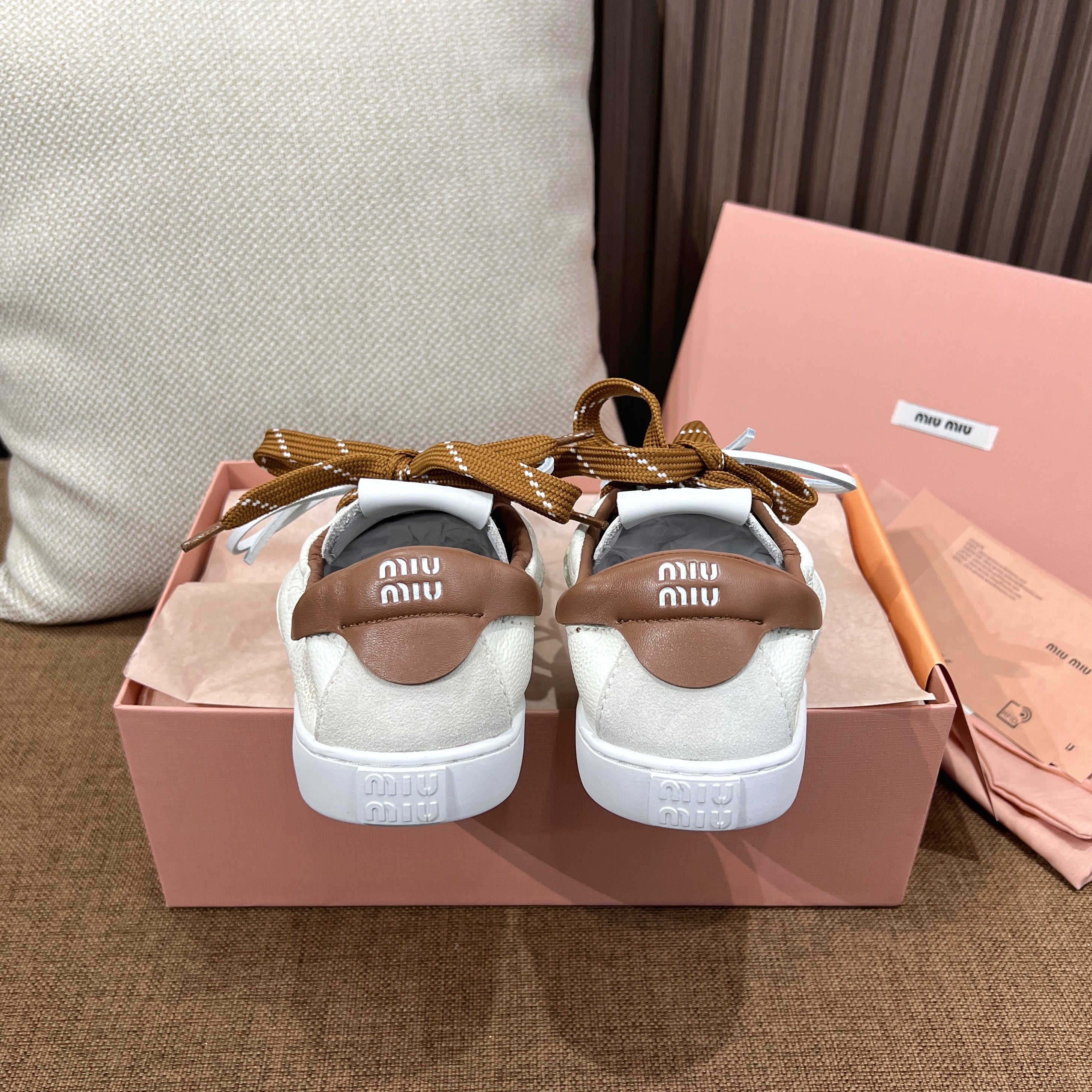 미우미우 데코 레더 스니커즈