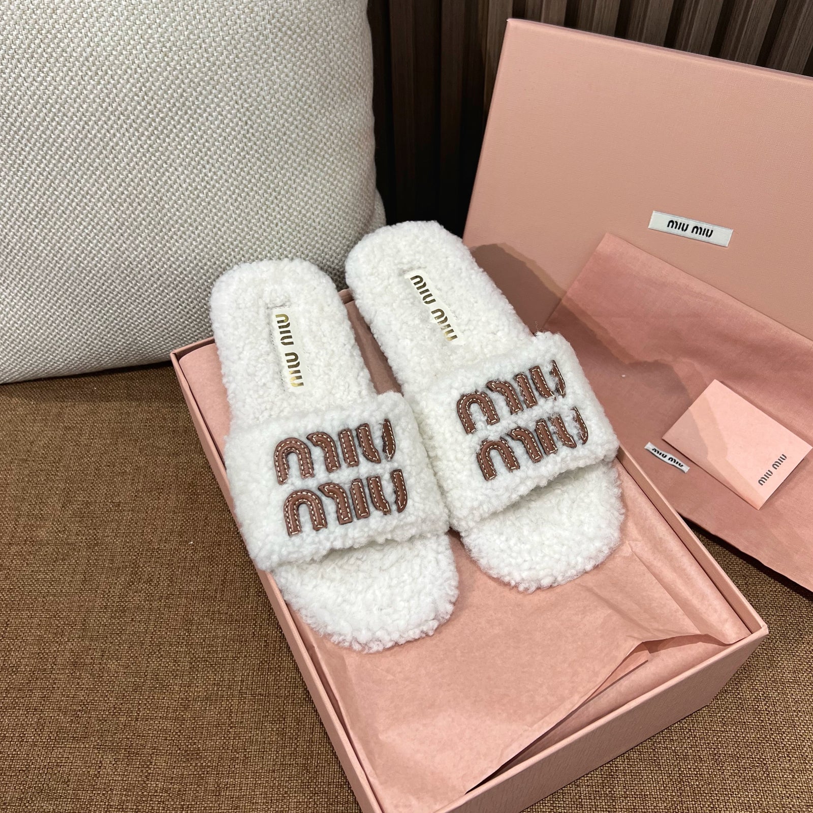 미우미우 시어링 슬라이드
