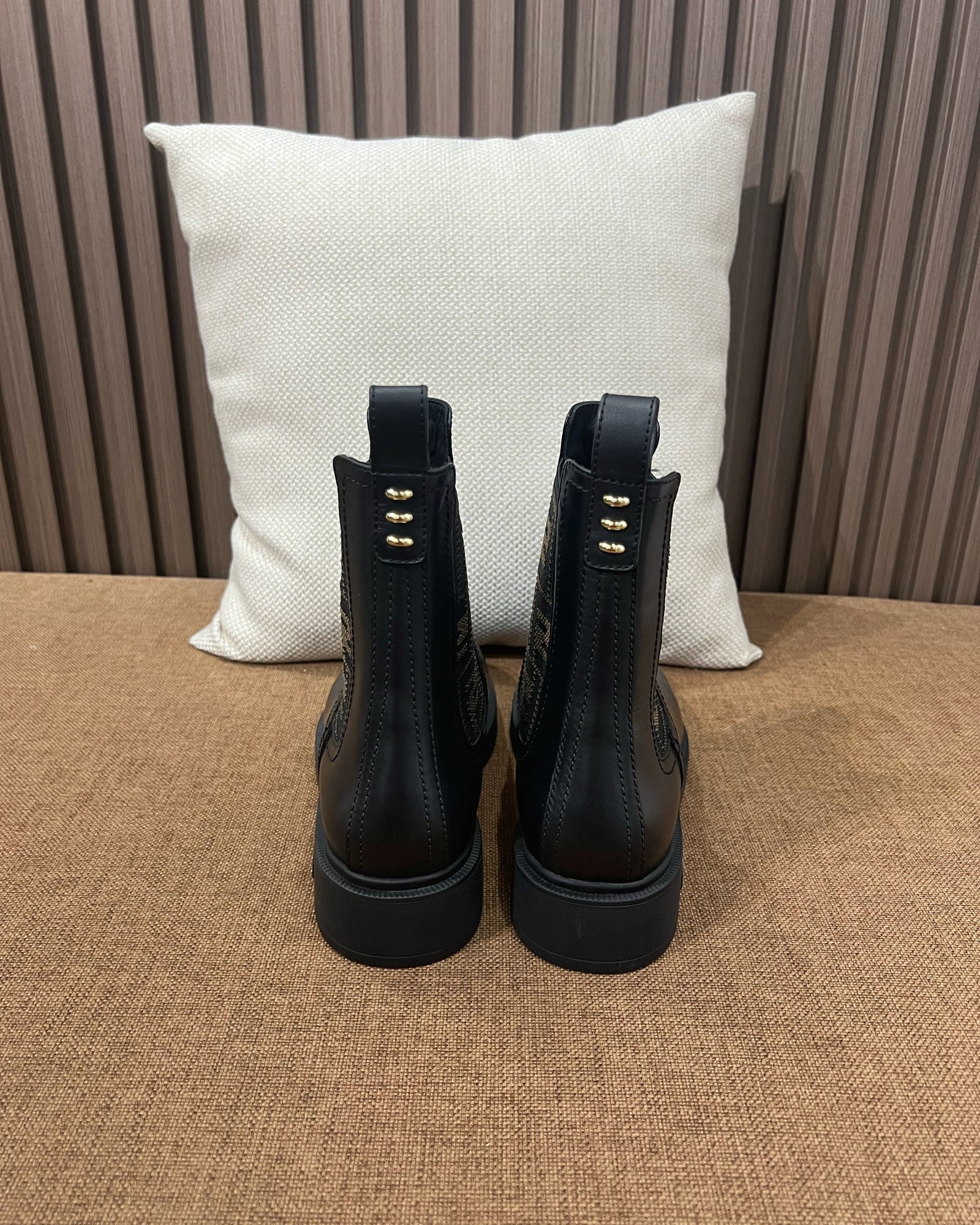 펜디 필로 레더 첼시 부츠