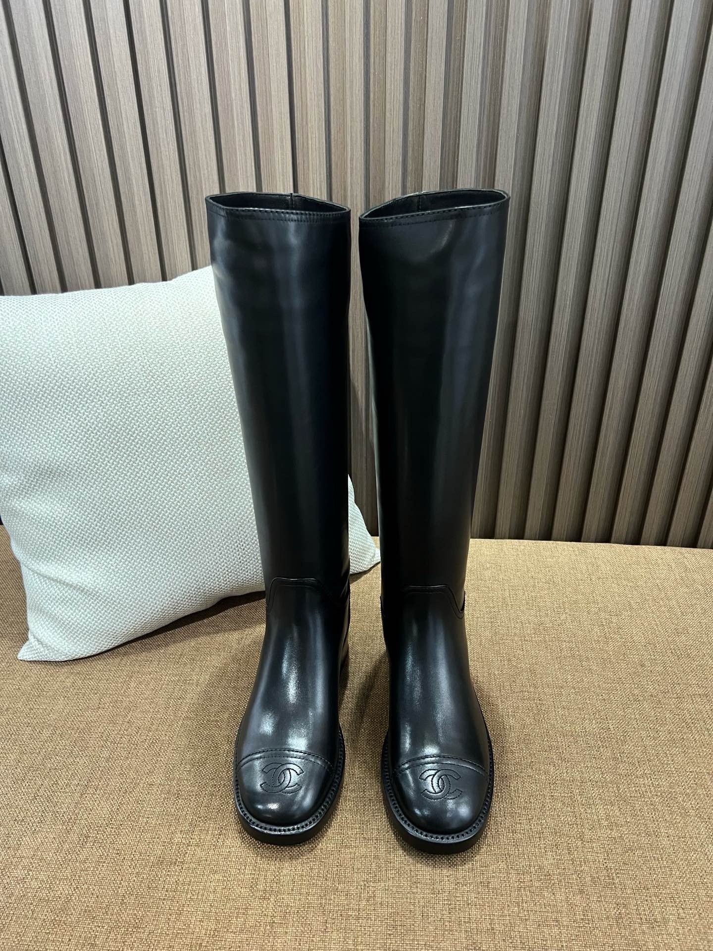 C 하이 부츠 카프스킨 블랙
