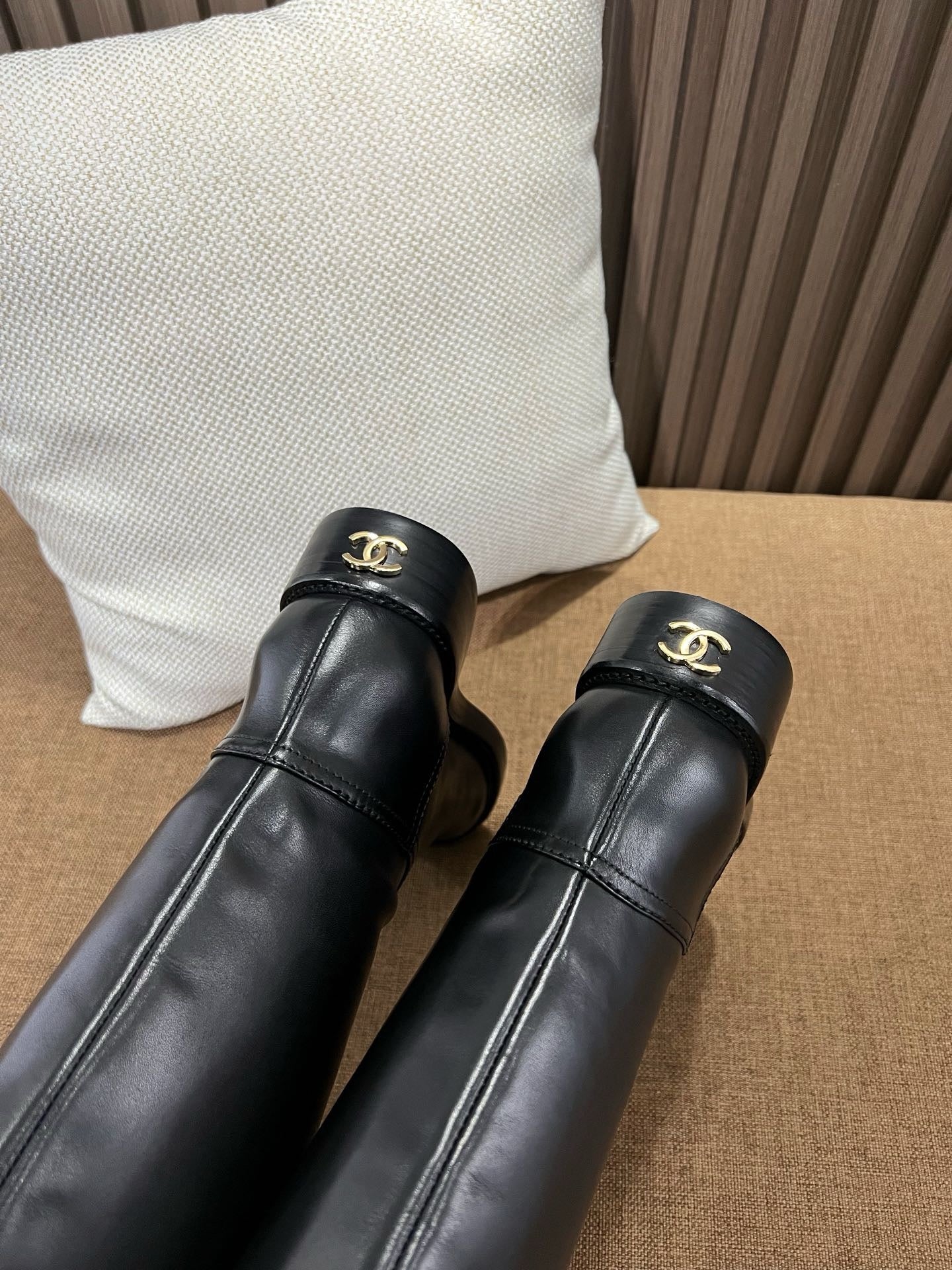C 하이 부츠 카프스킨 블랙
