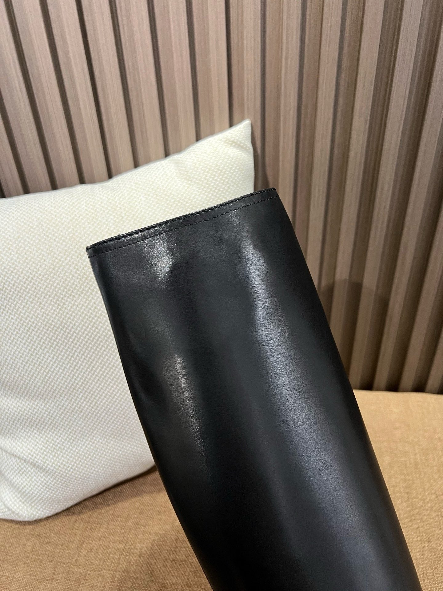 C 하이 부츠 카프스킨 블랙