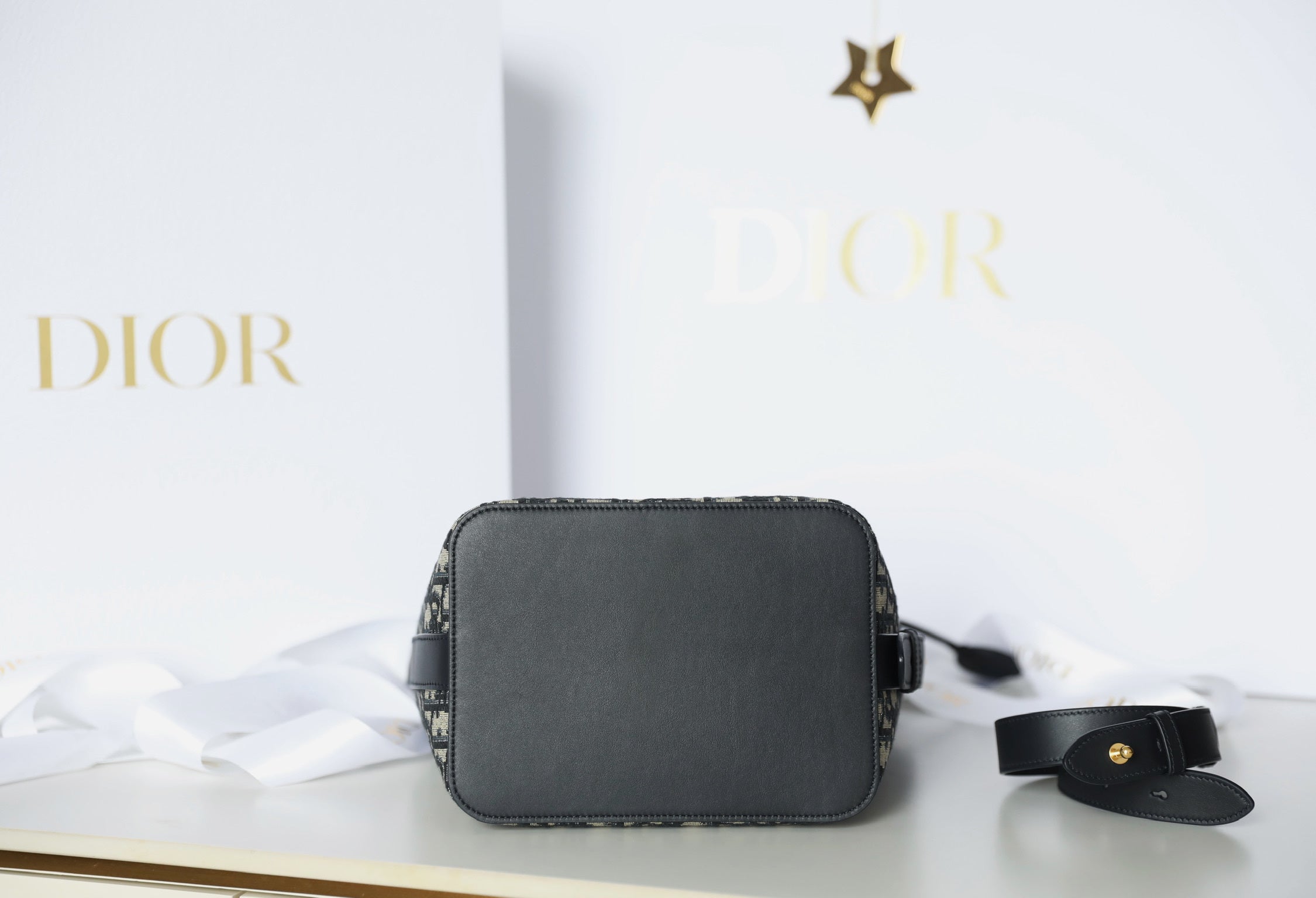 디올 Diorstar 스몰 버킷백 블루 오블리크 자카드