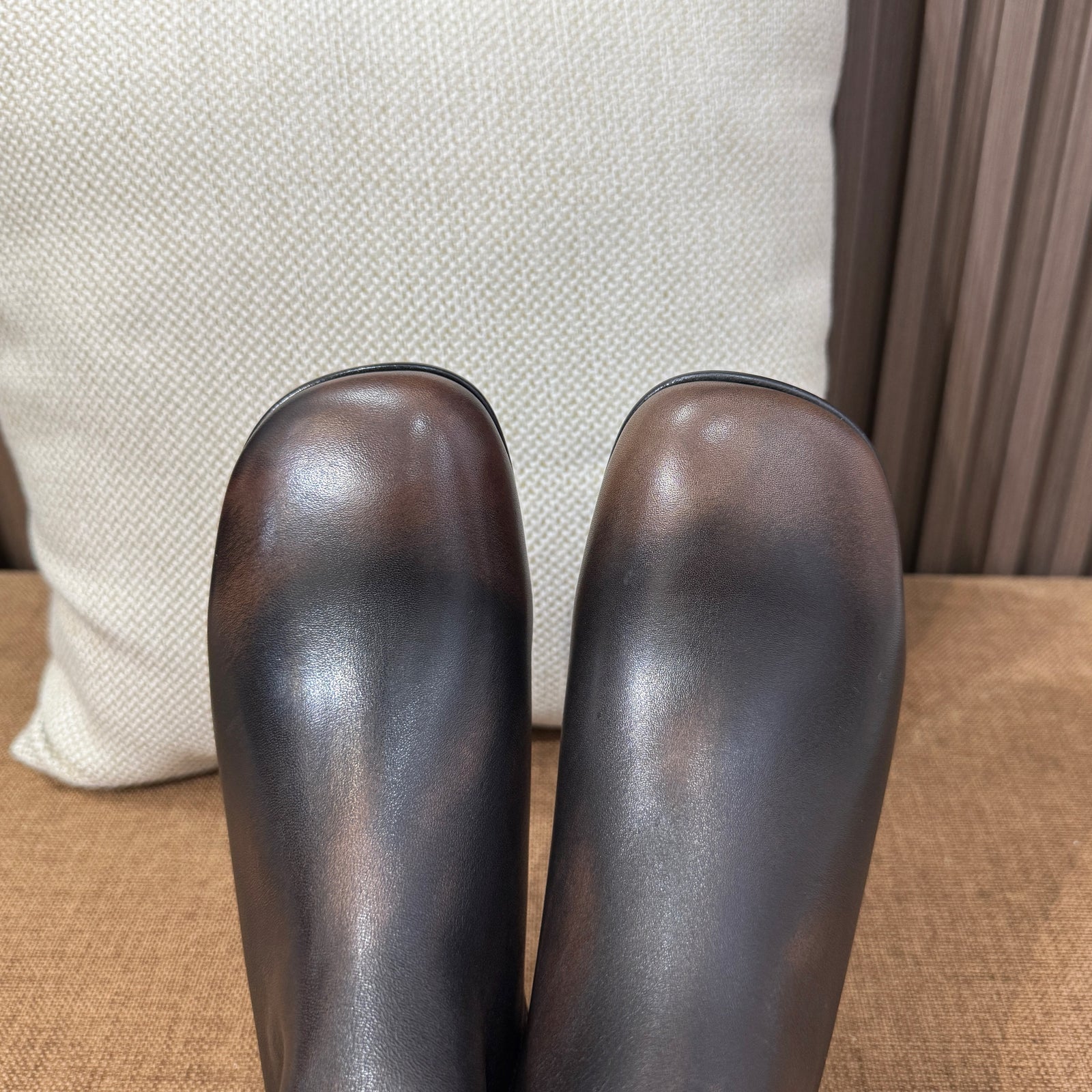 미우미우 퓨메 가죽 부티