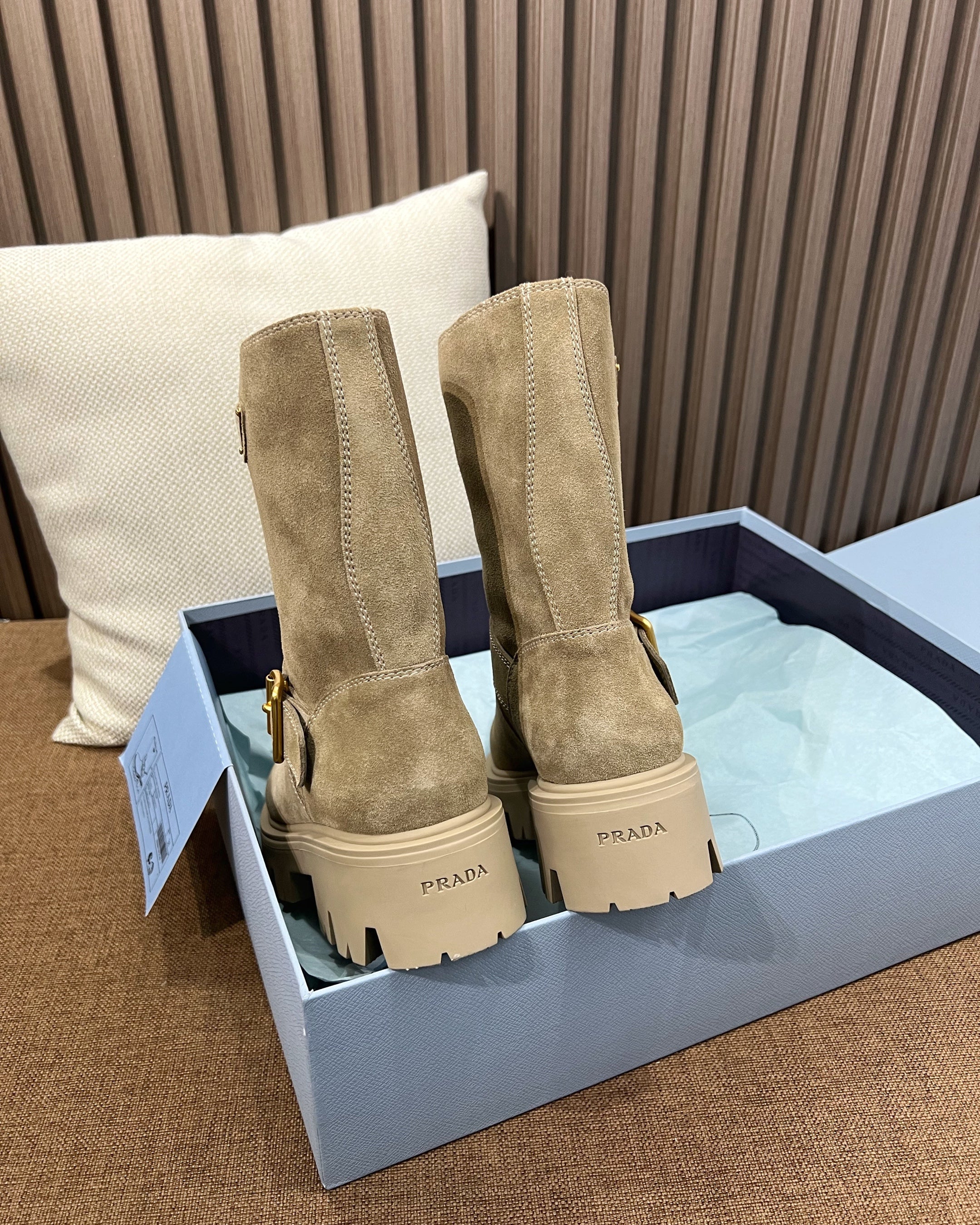 프라다 레더 부티