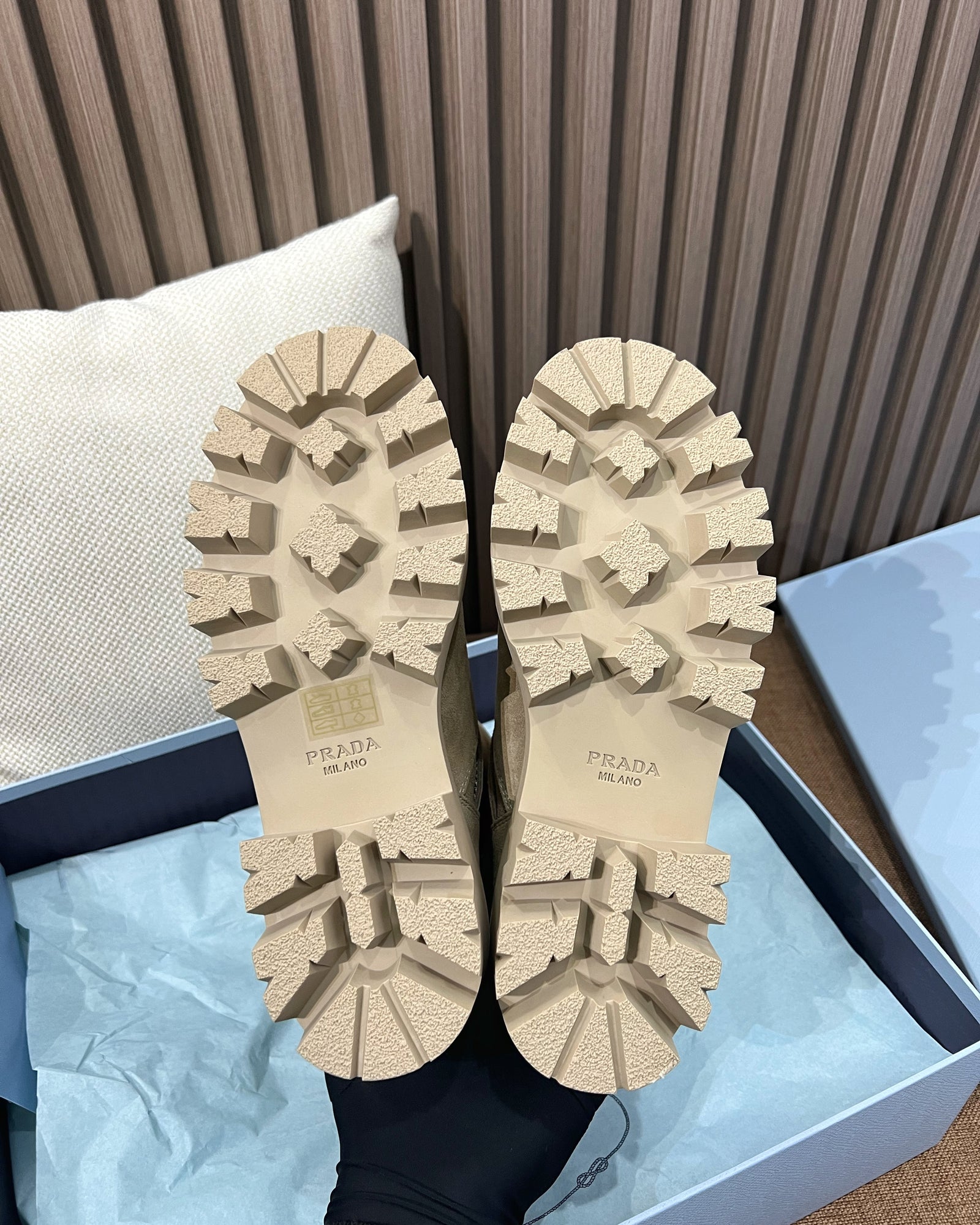프라다 레더 부티