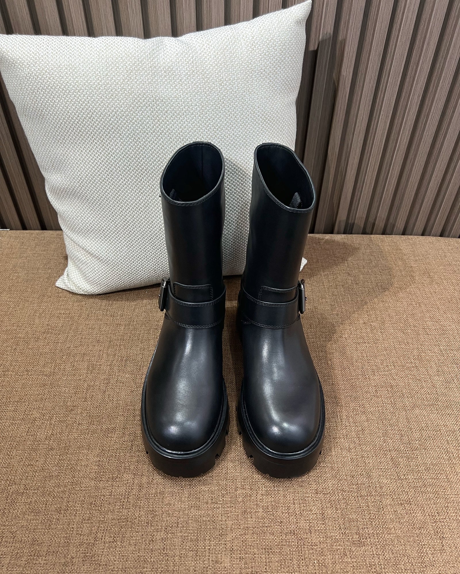 프라다 레더 부티