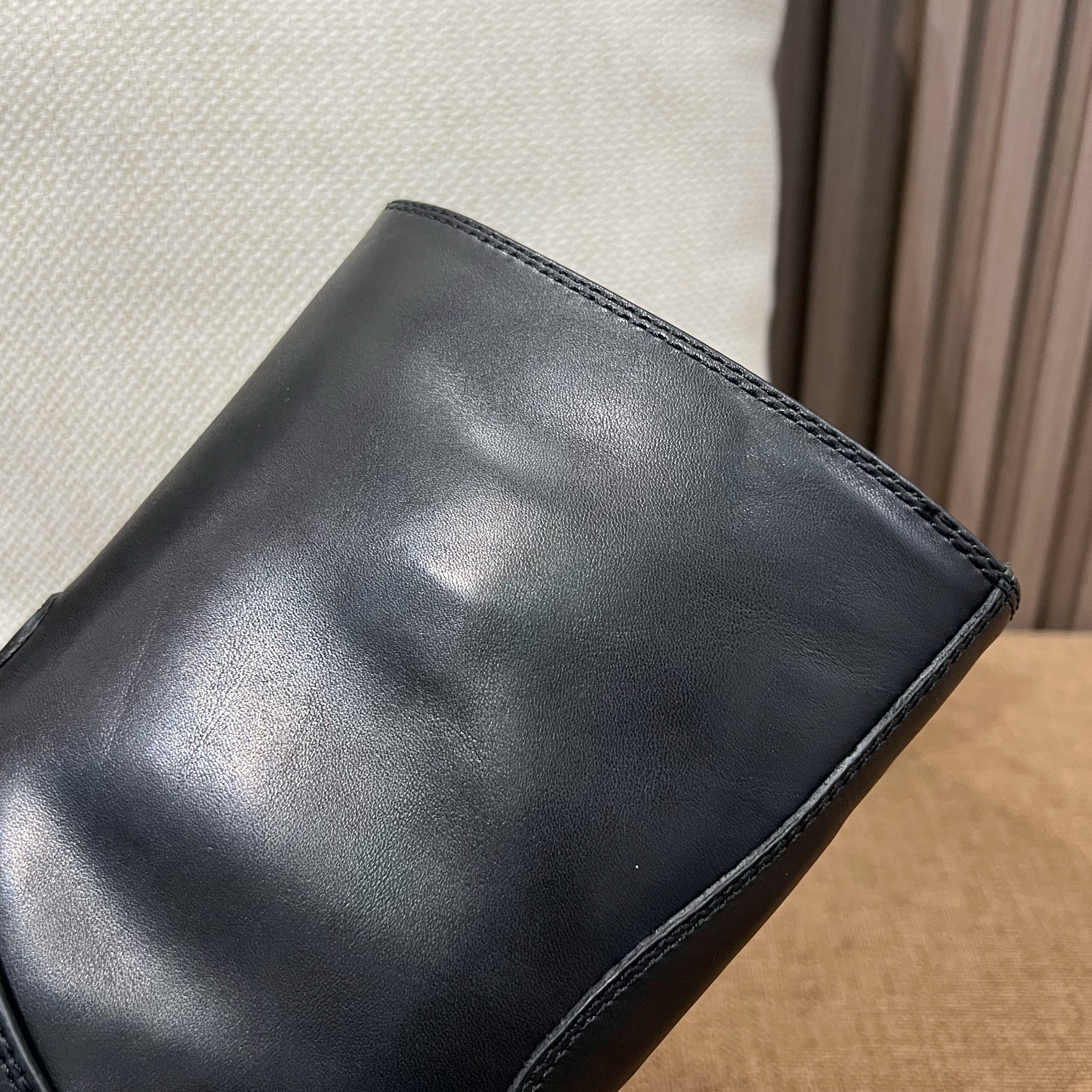 프라다 레더 부티