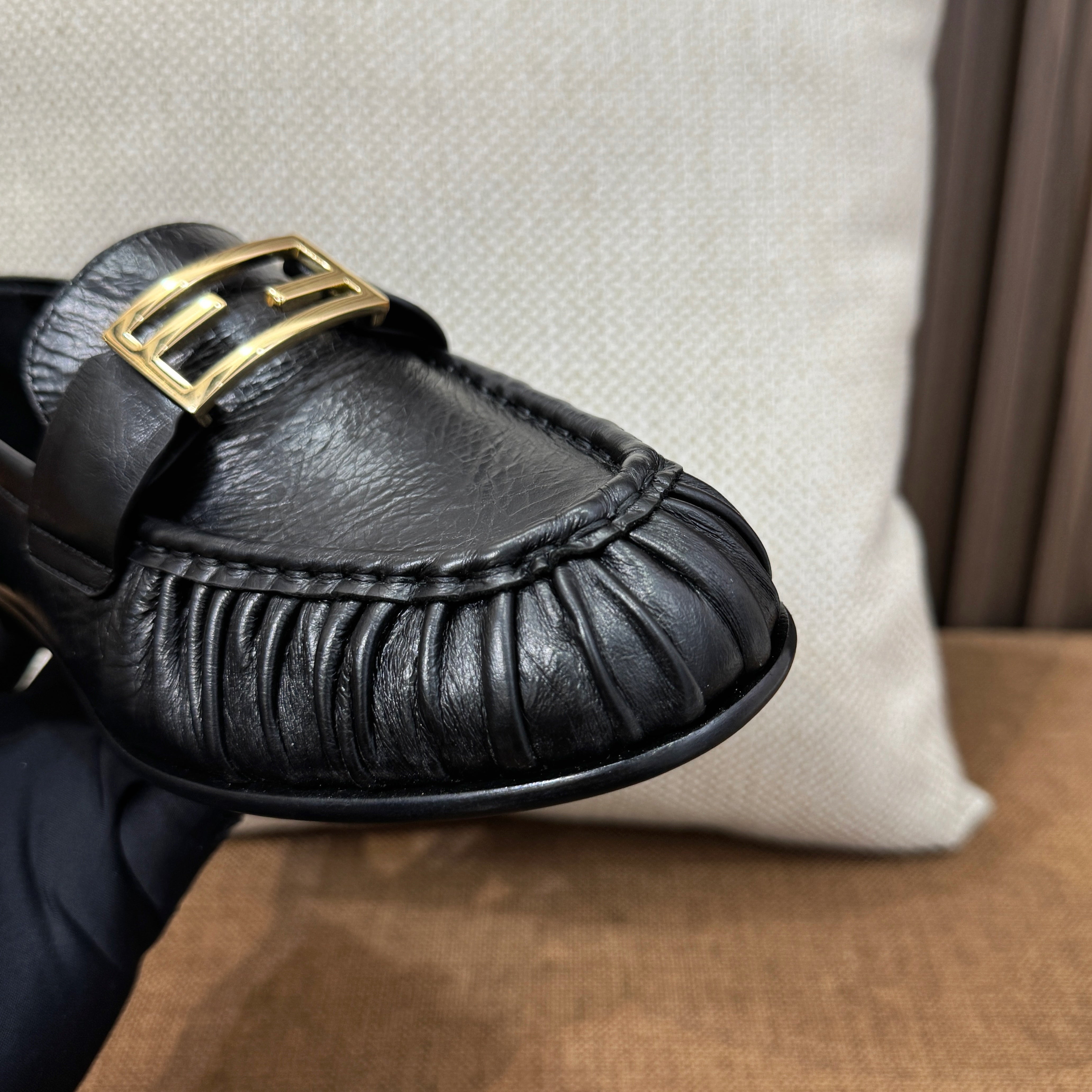 펜디 바게트 가죽 로퍼
