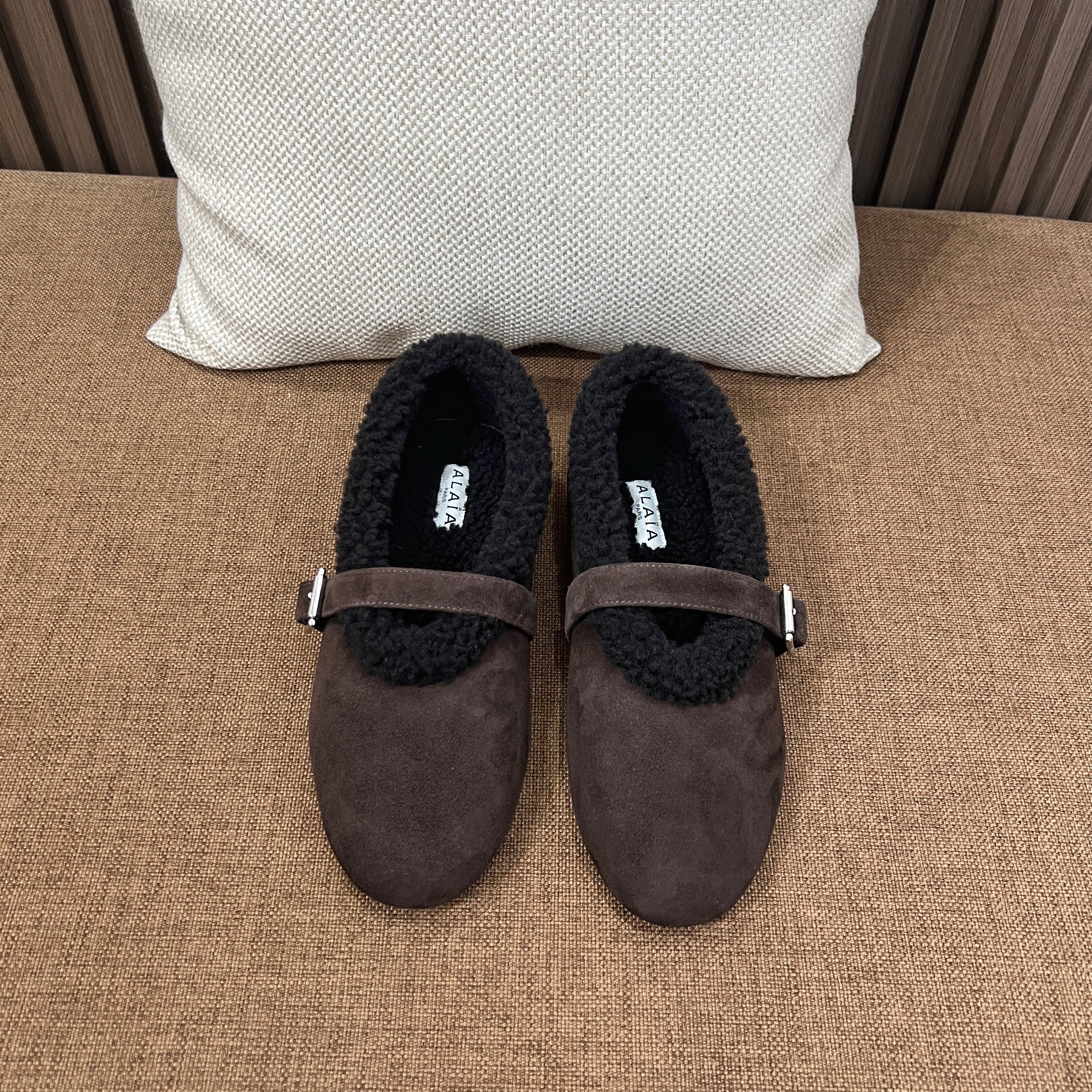 알라이아 시어링 스웨이드 발레리나 플랫