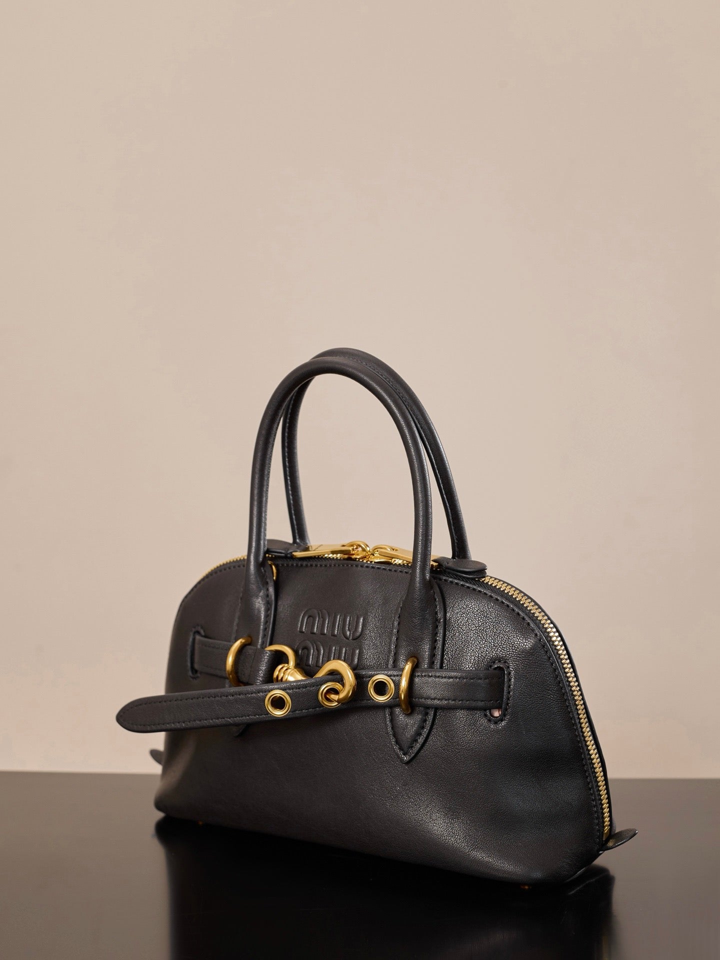 미우미우 아방뛰르 나파 가죽 탑 핸들 백 스몰