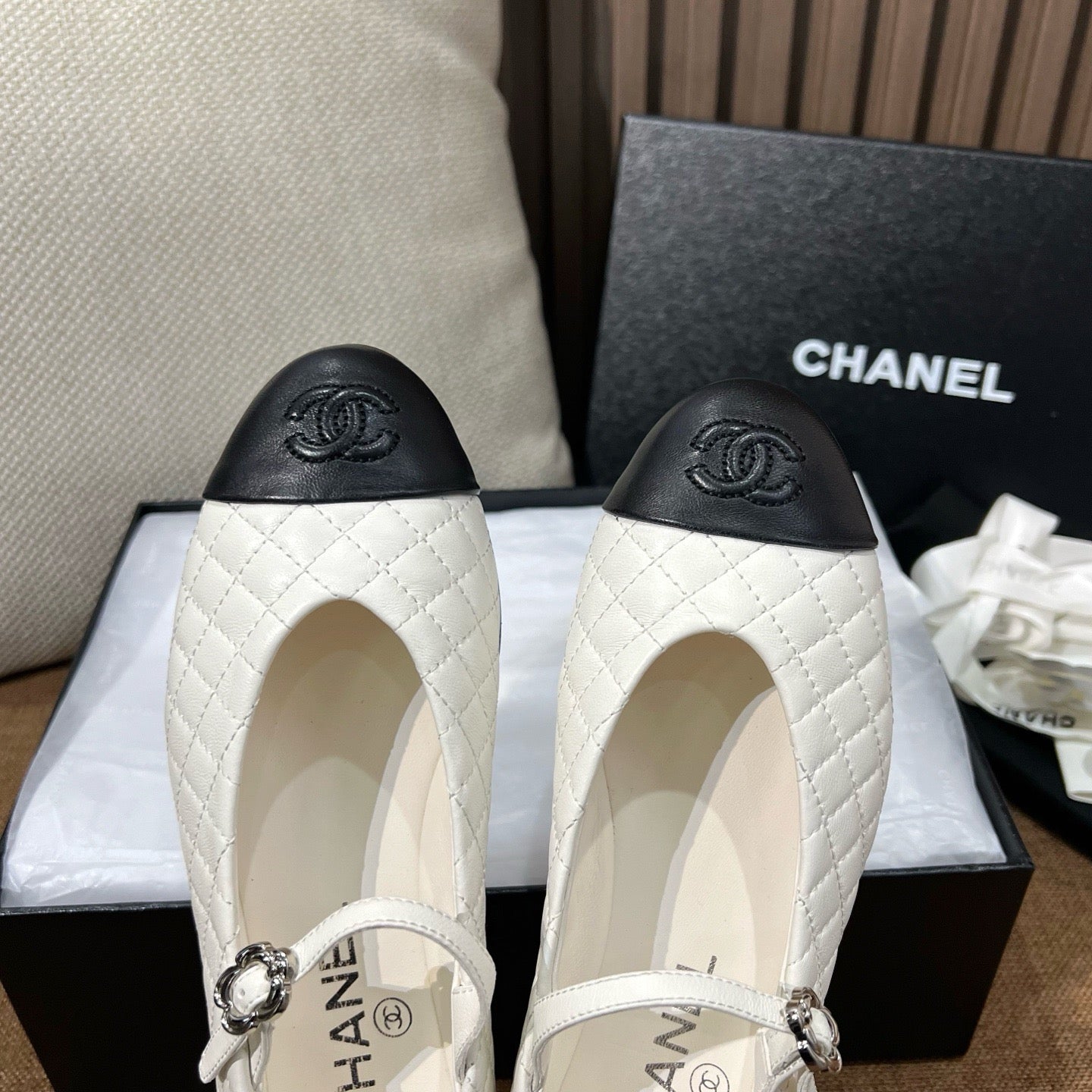 C CC 로고 퀄팅 메리제인 플랫