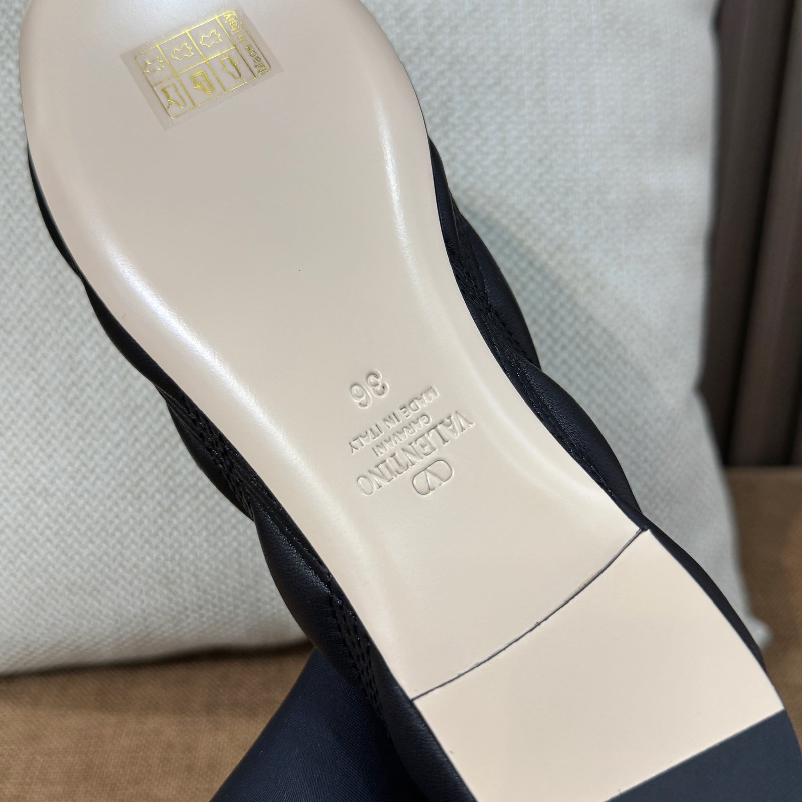 발렌티노 가라바니 퀄팅 플랫