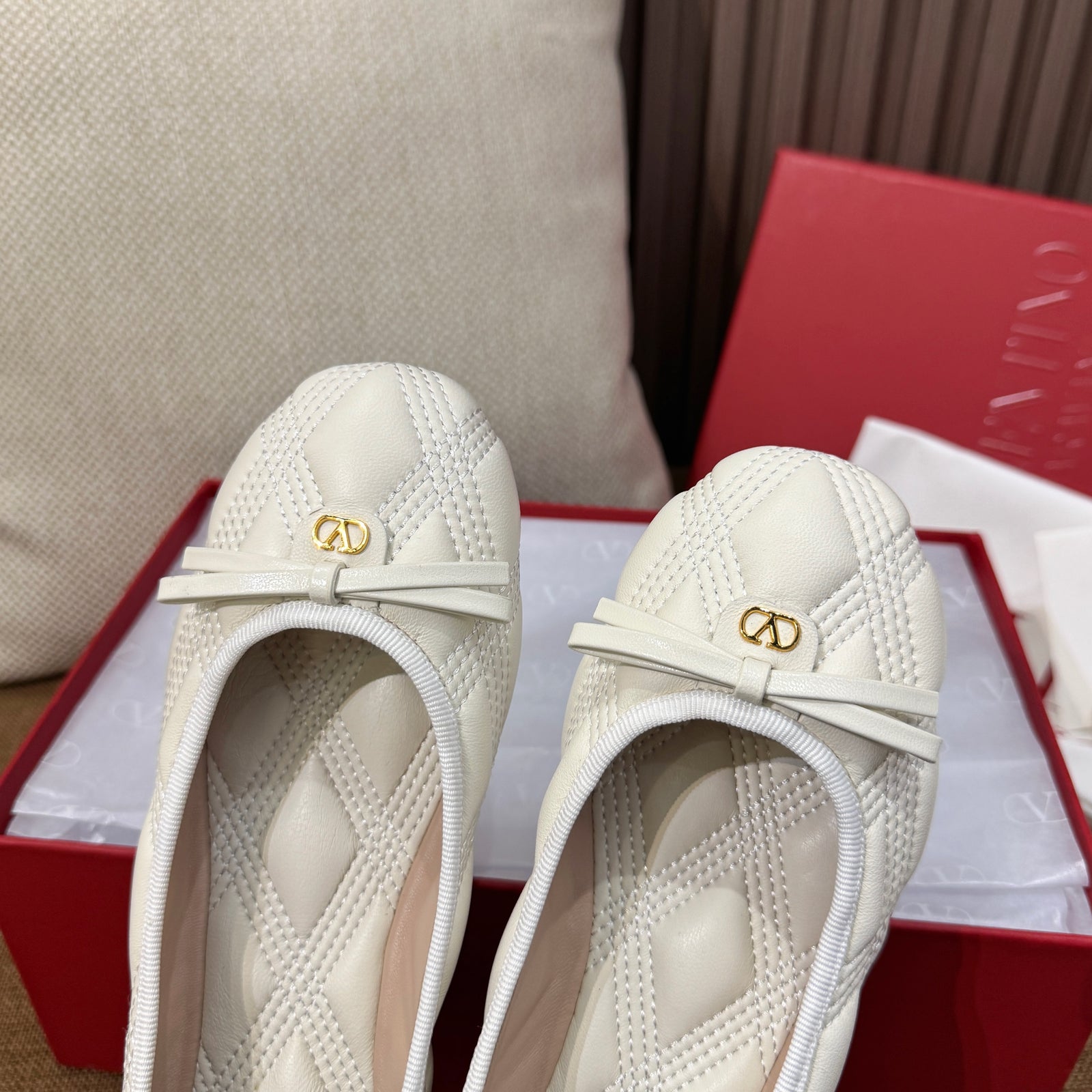 발렌티노 가라바니 퀄팅 플랫