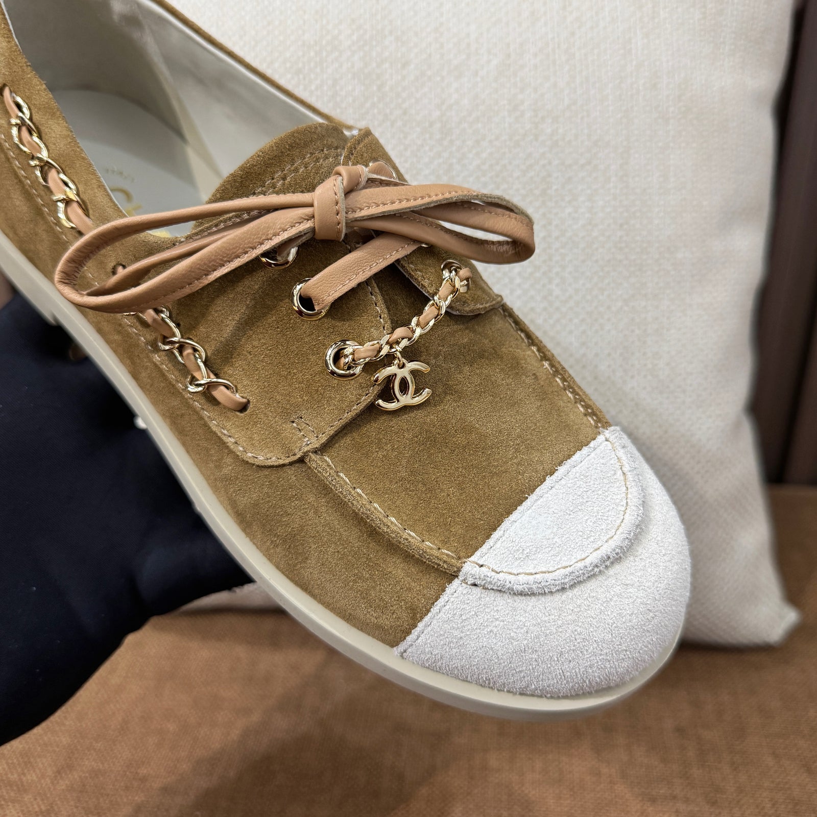 C 크루즈 스웨이드 체인 로퍼