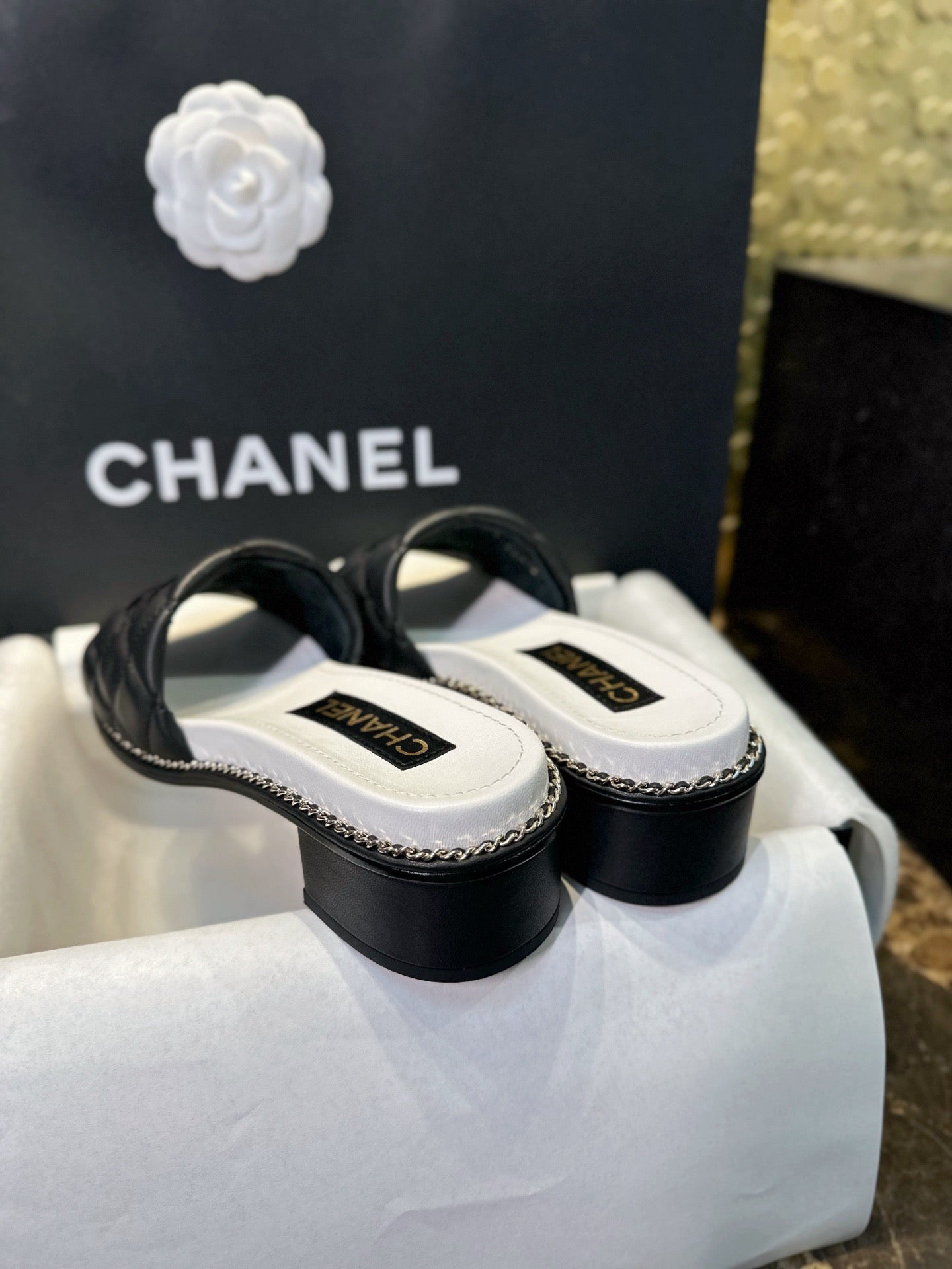 C 체인 로우 힐 슬리퍼