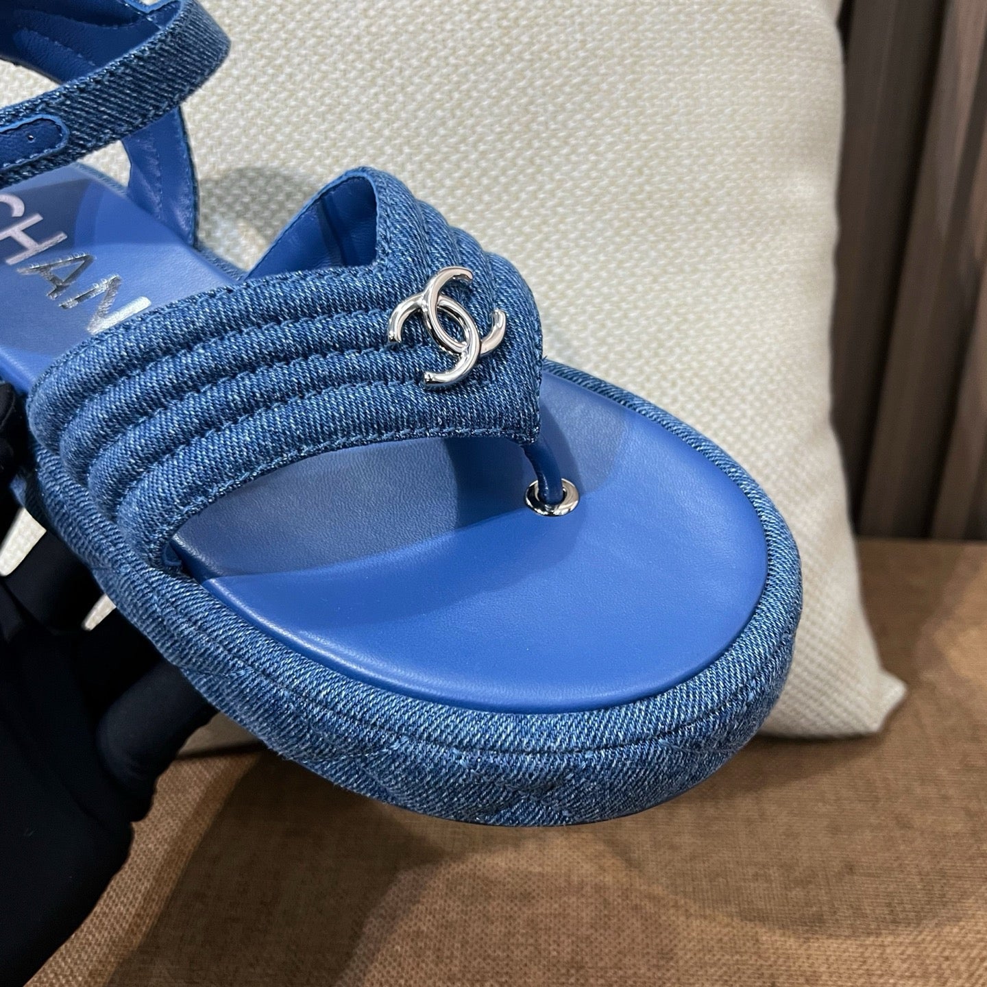 C 25C 데님 스트랩 샌들