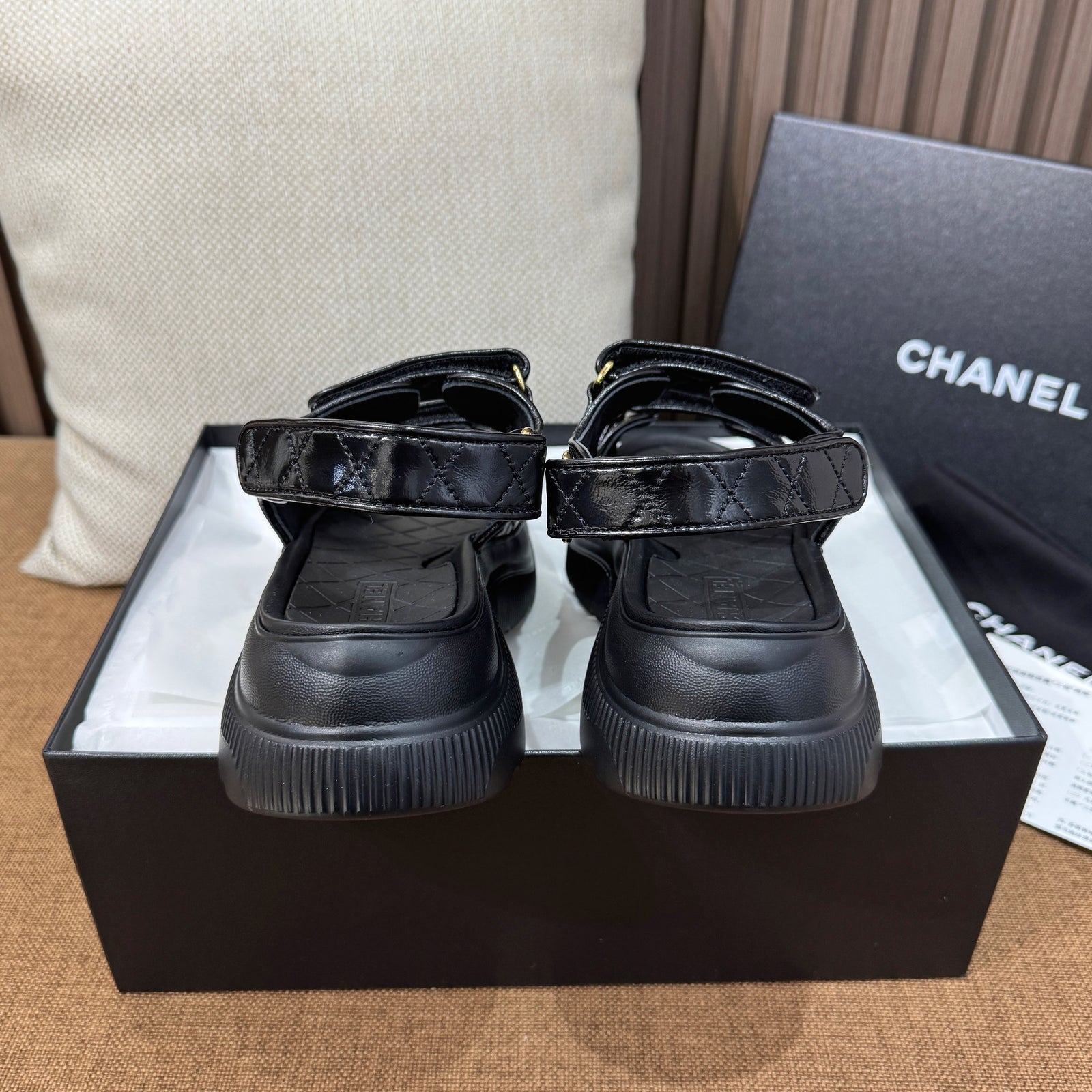 C 25B 벨크로 가죽 샌들