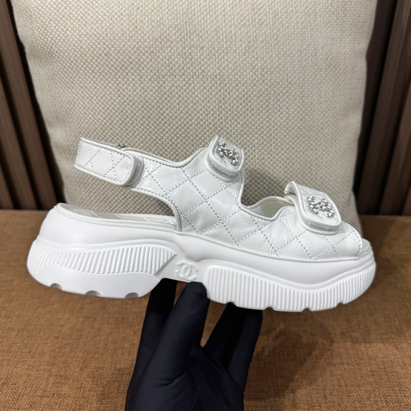 C 25B 벨크로 가죽 샌들