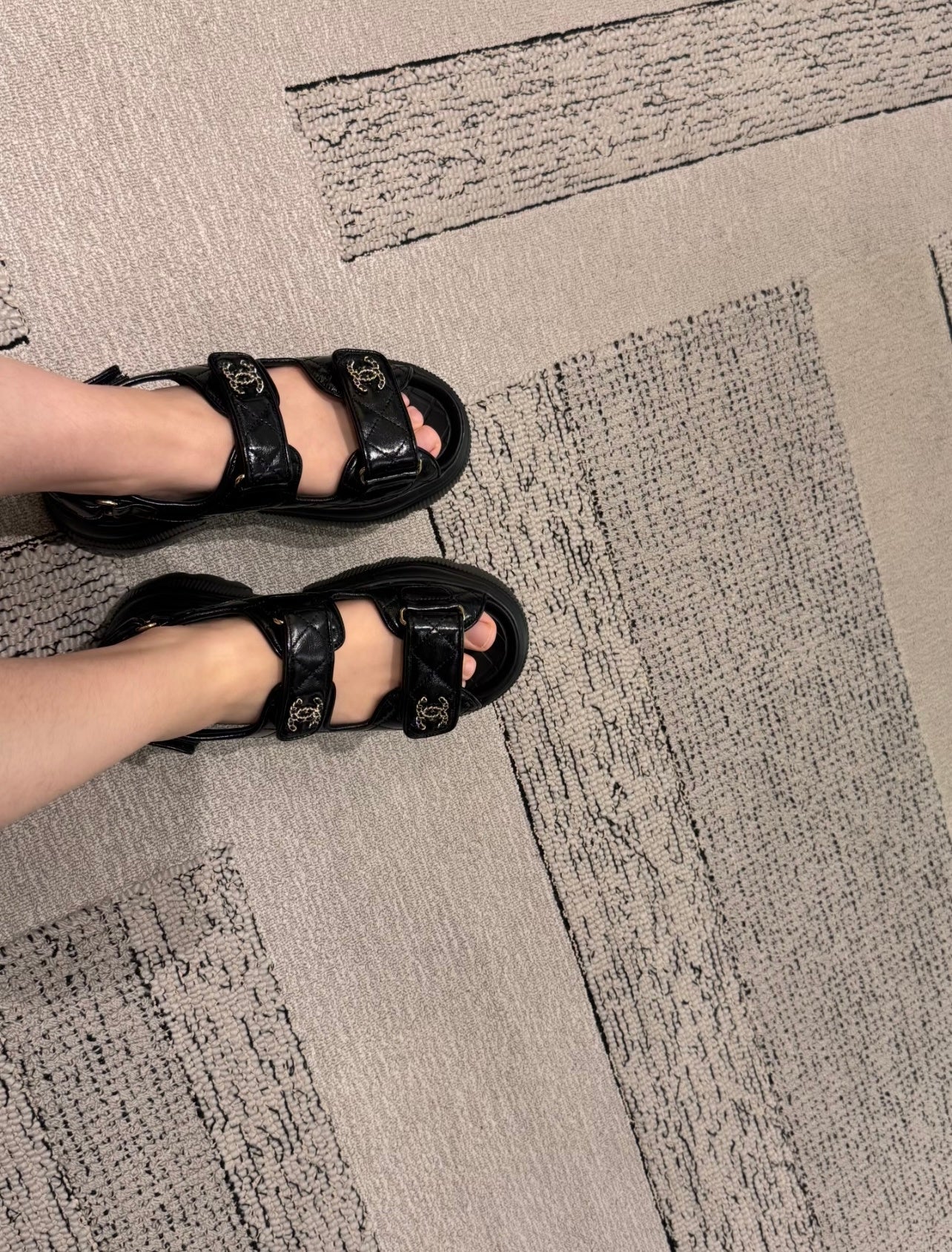 C 25B 벨크로 가죽 샌들