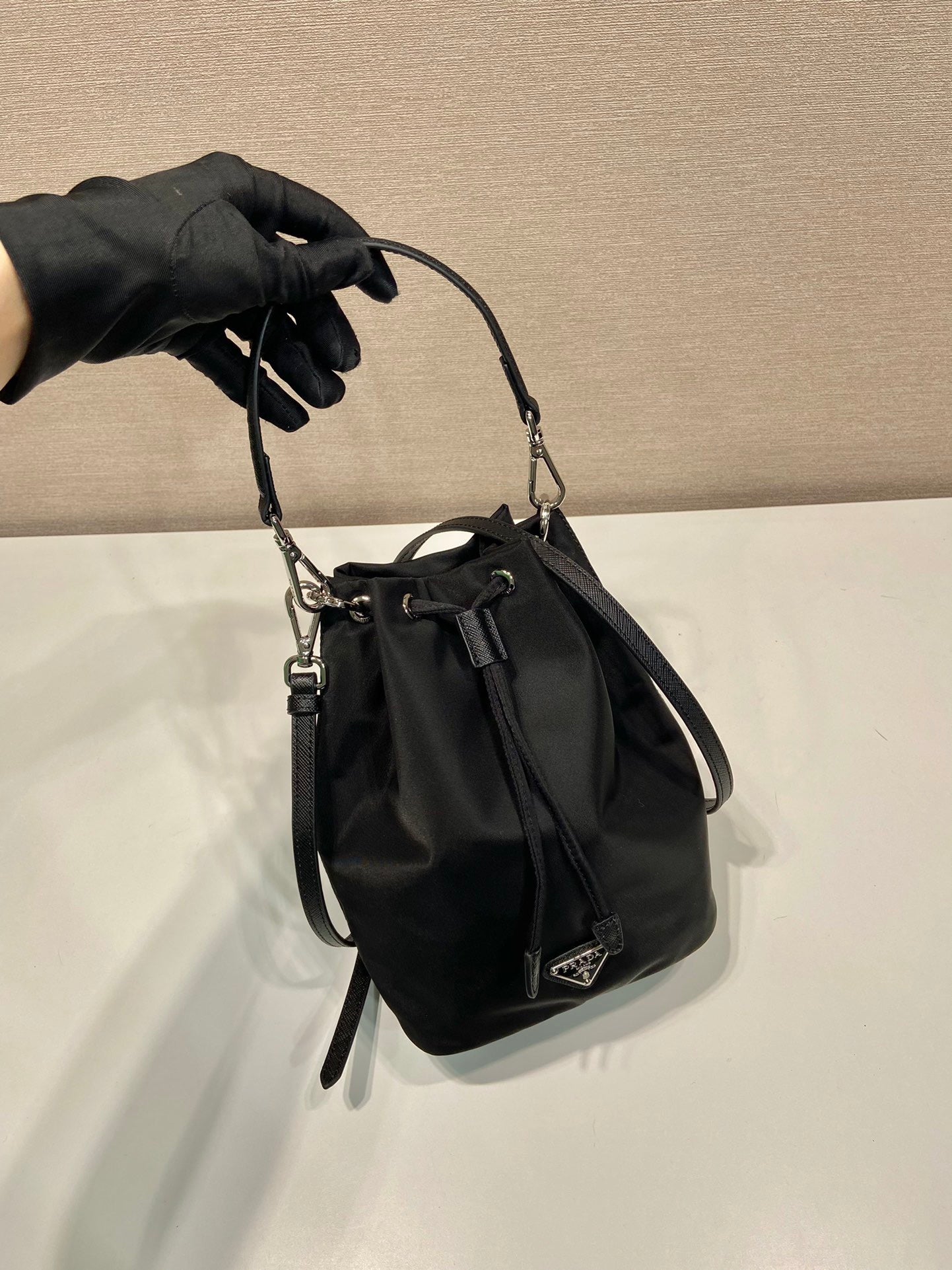 프라다 리나일론 파우치 버킷백