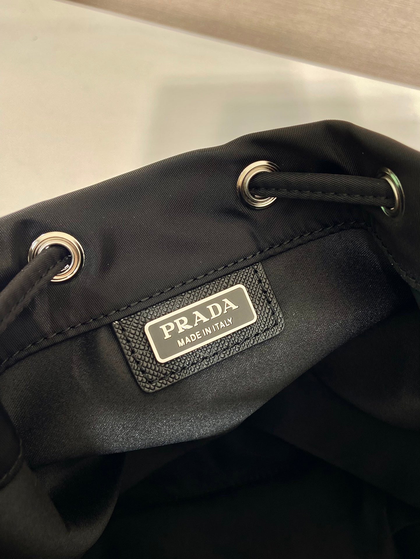 프라다 리나일론 파우치 버킷백
