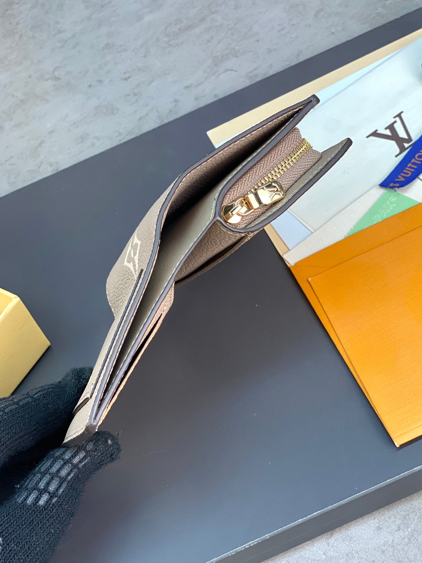 루이비통 클레아 월릿