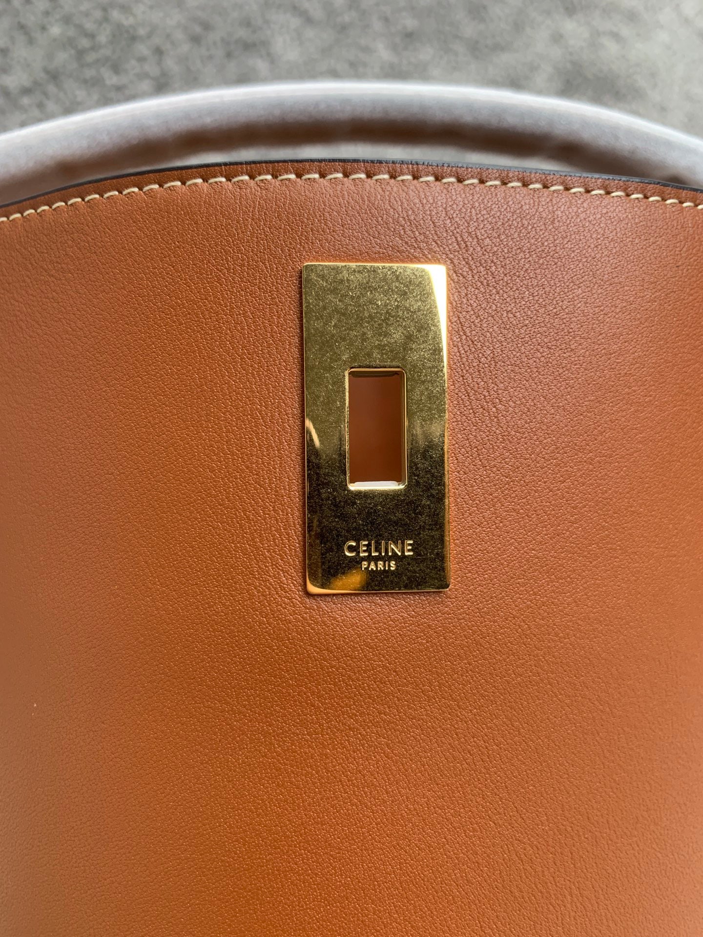 CEL 틴 버킷백 16