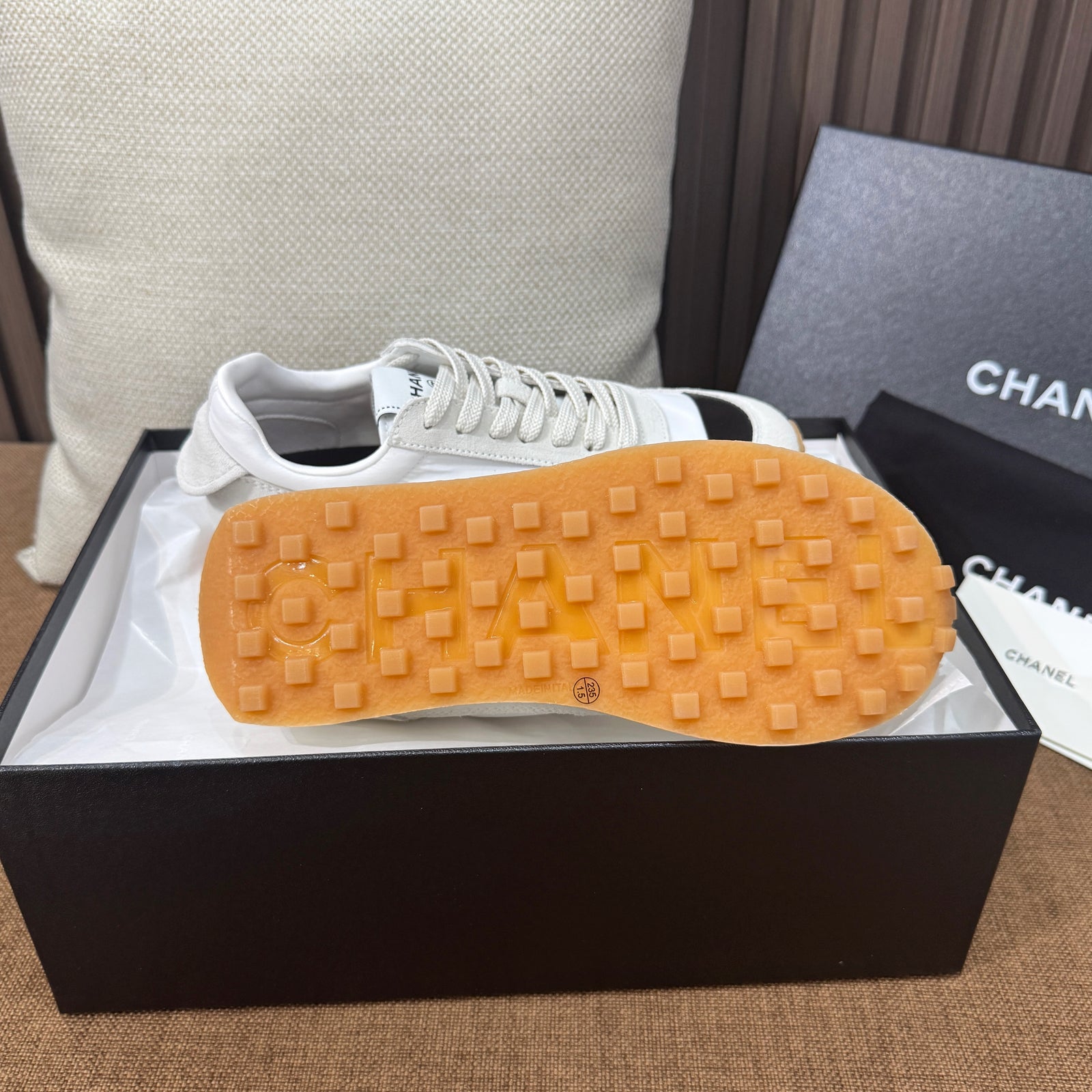 C 26SS 패브릭 스웨이드 카프스킨 스니커즈