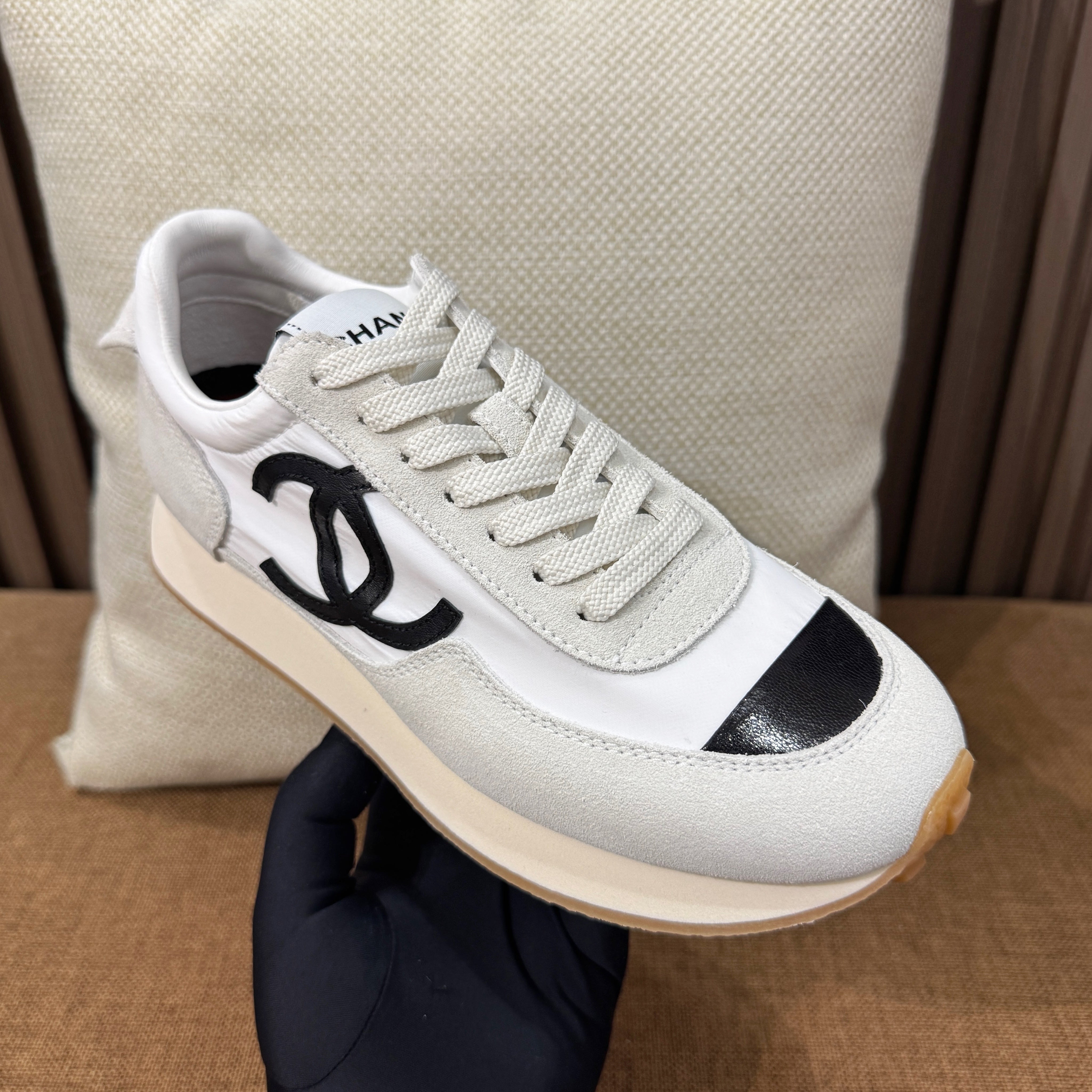 C 26SS 패브릭 스웨이드 카프스킨 스니커즈