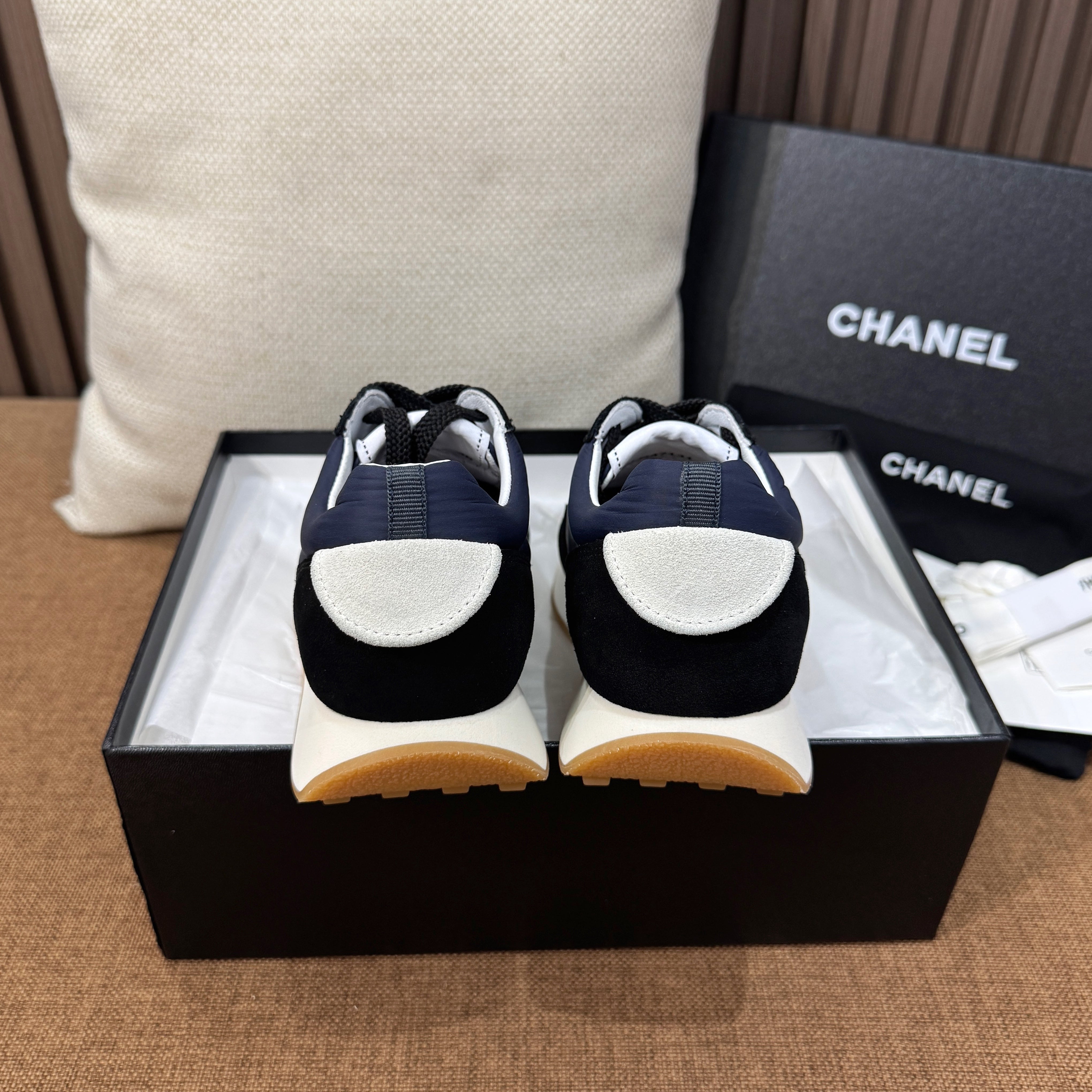 C 26SS 패브릭 스웨이드 카프스킨 스니커즈