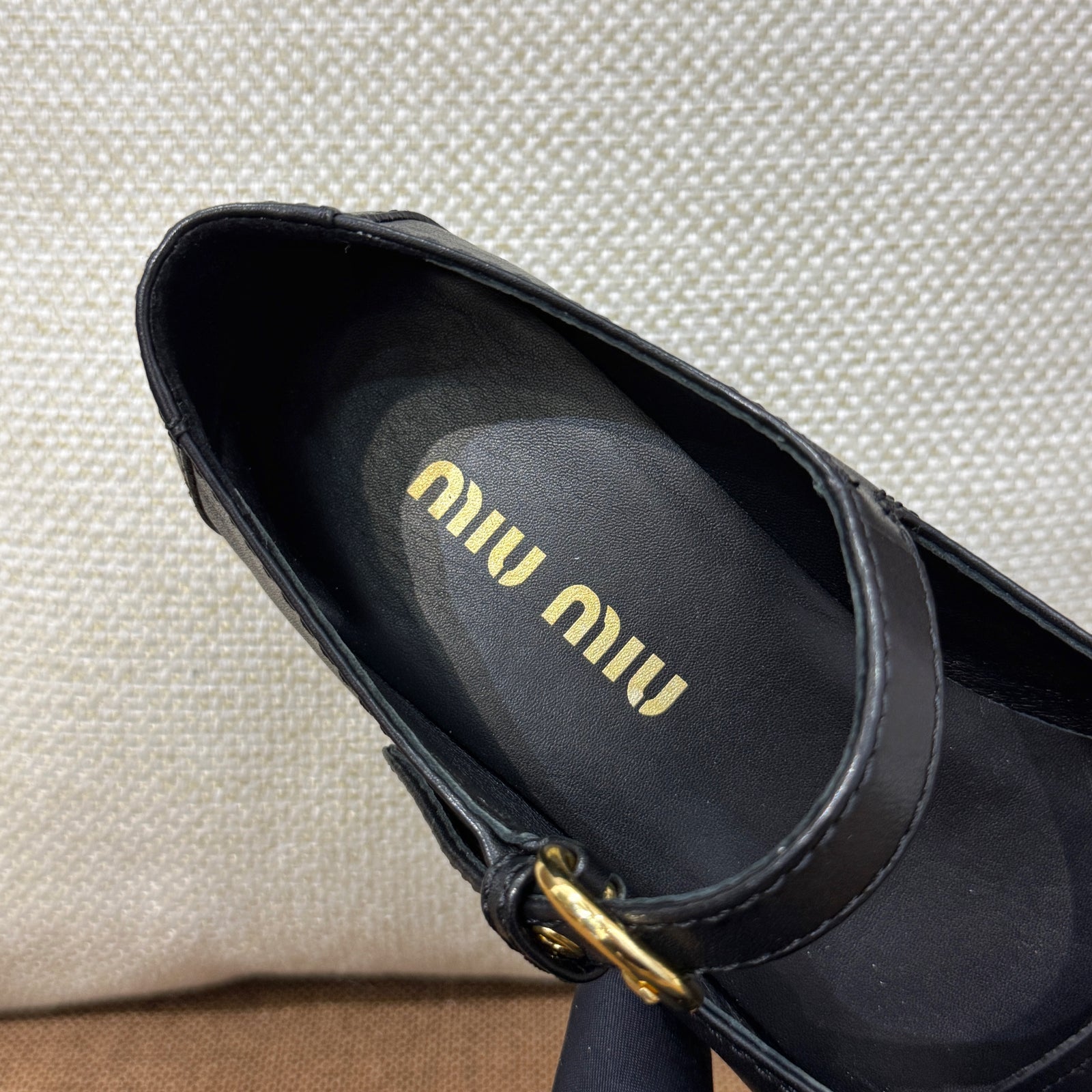 미우미우 스트랩 가죽 로퍼