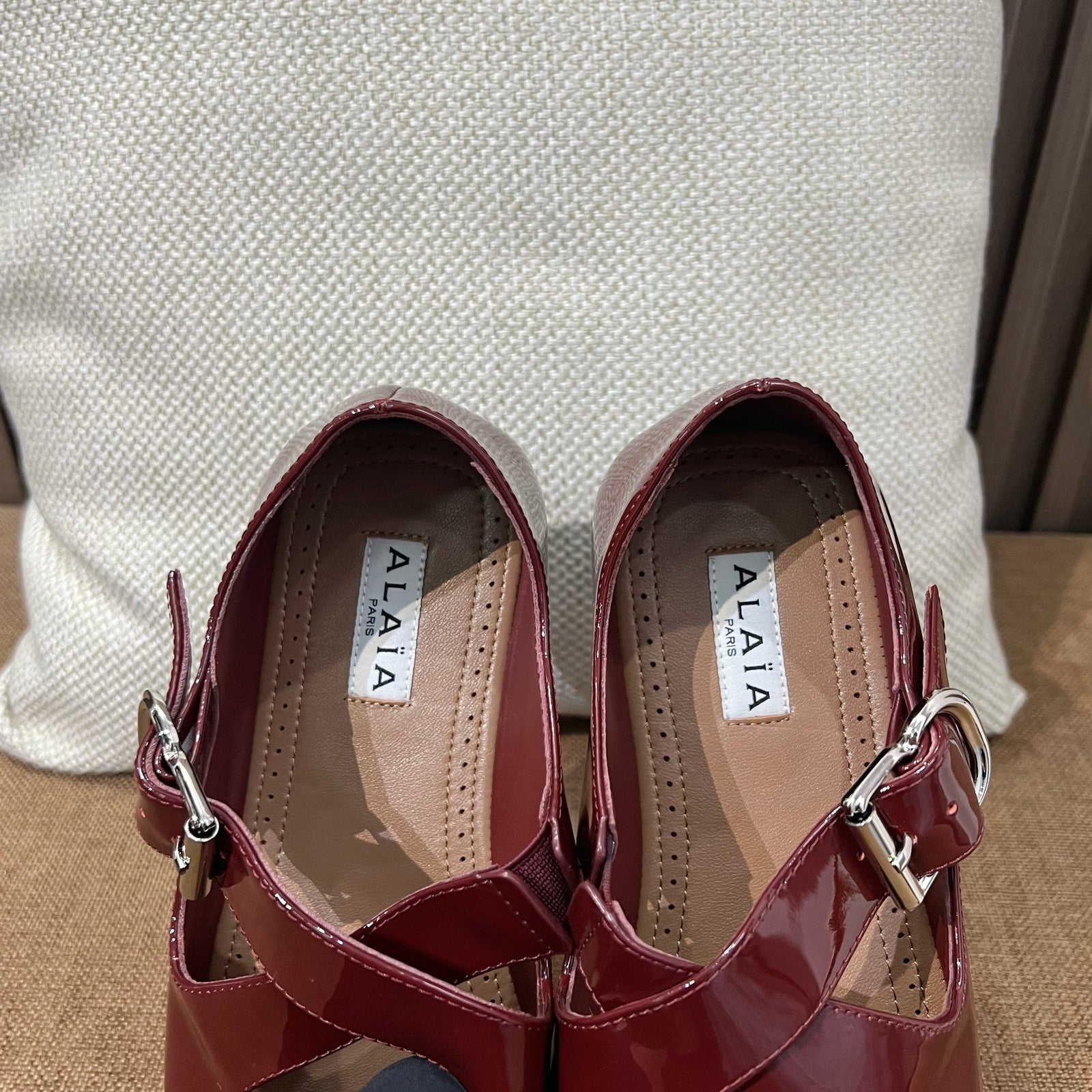 알라이아 크리스 크로스 페이던트 발레리나 플랫