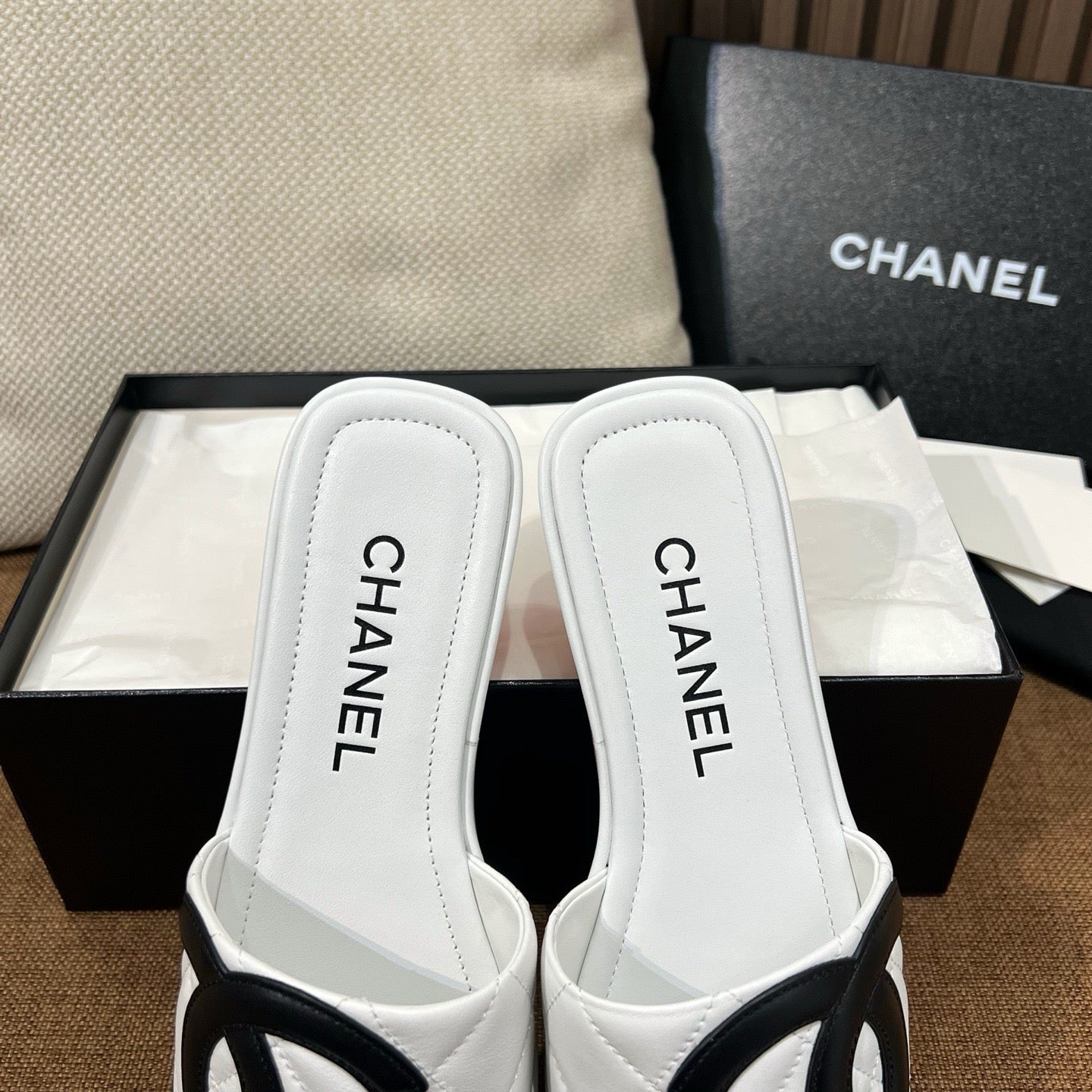 C CC 퀄팅 슬리퍼