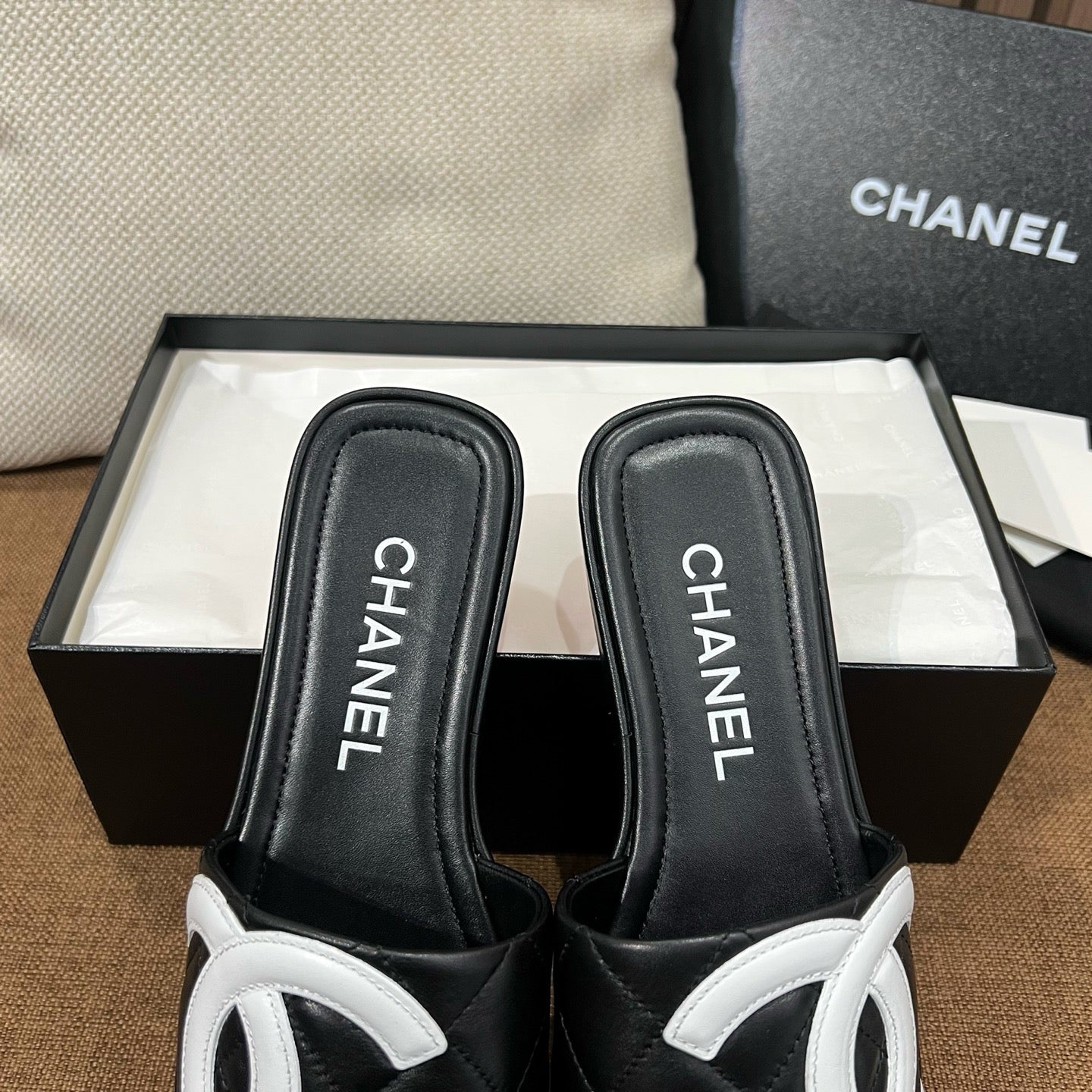 C CC 퀄팅 슬리퍼