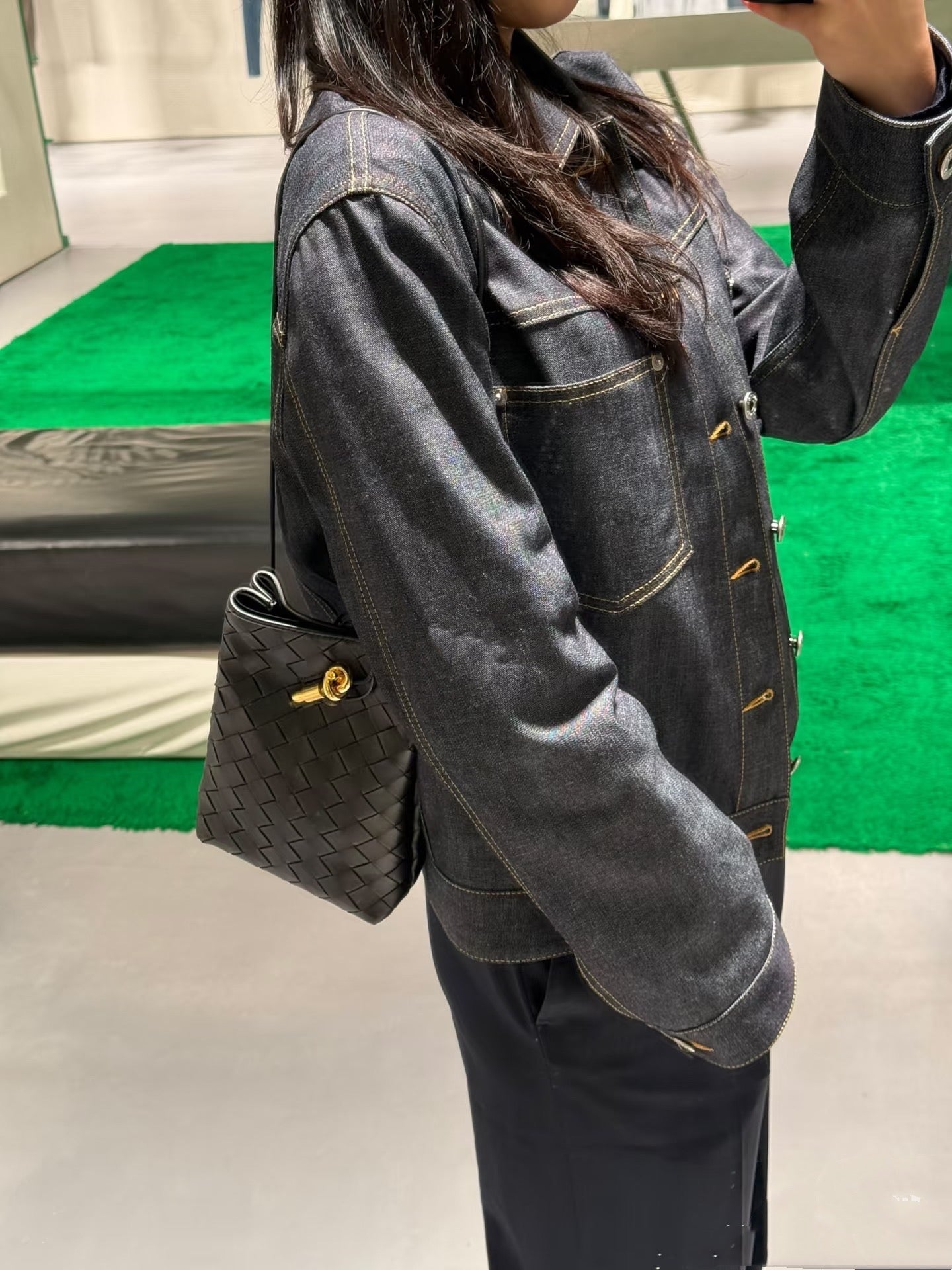 보테가 베네타 안디아모 휴대폰 파우치