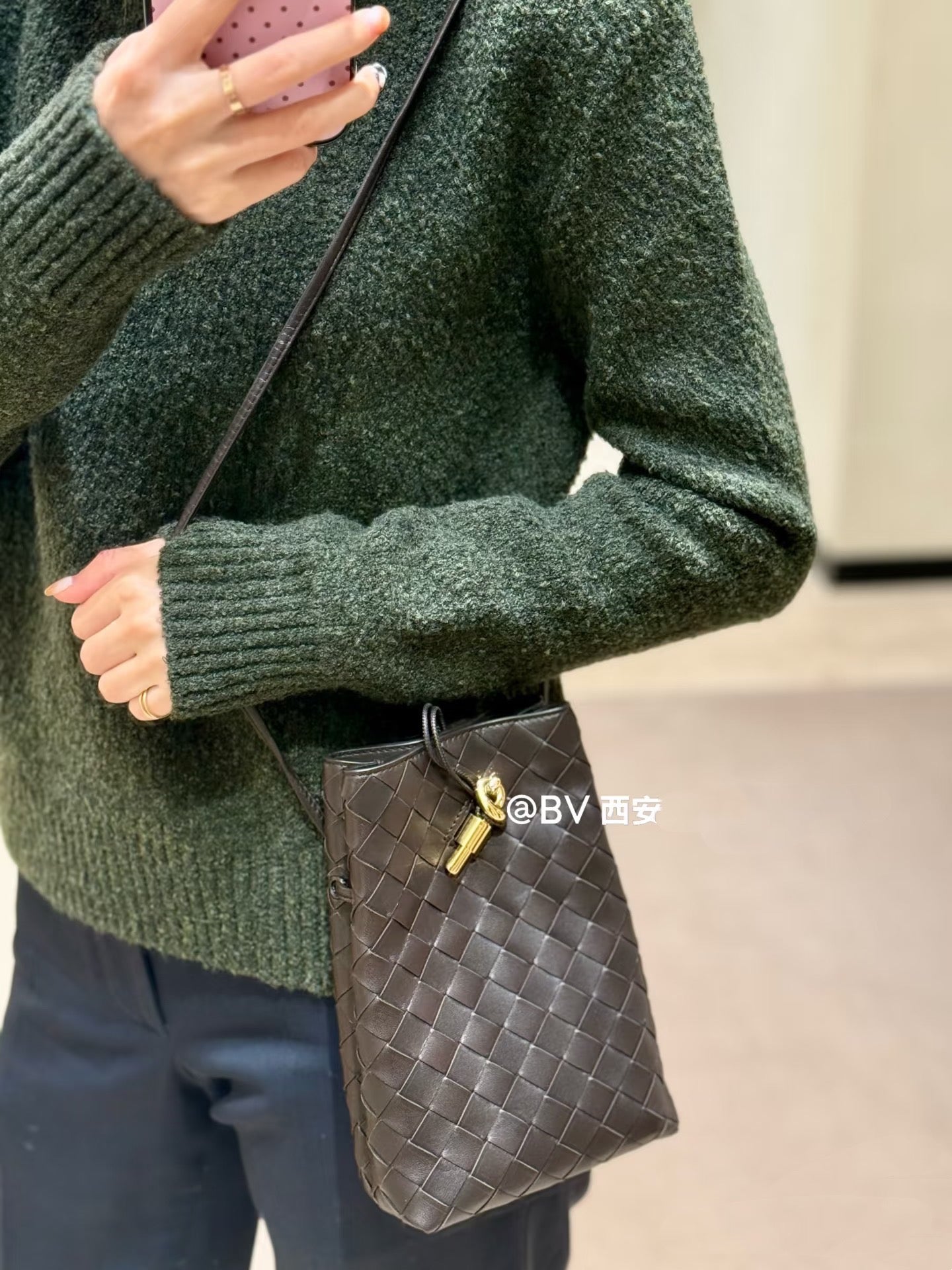 보테가 베네타 안디아모 휴대폰 파우치