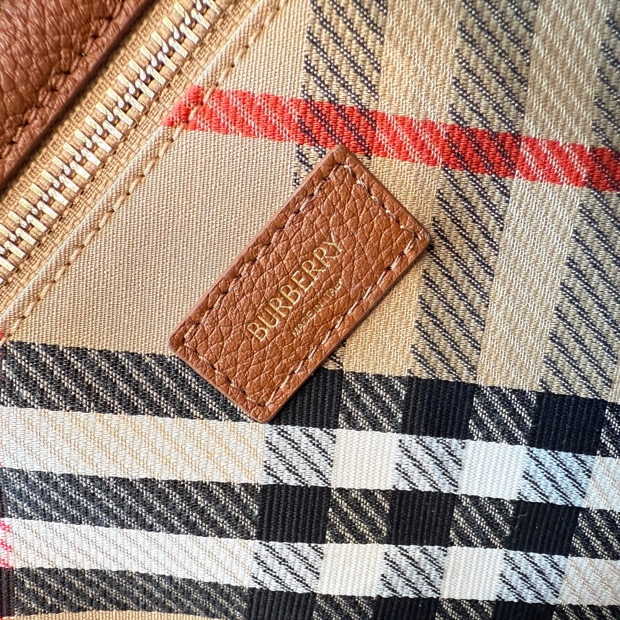 버버리 미디엄 코츠월드 토트백