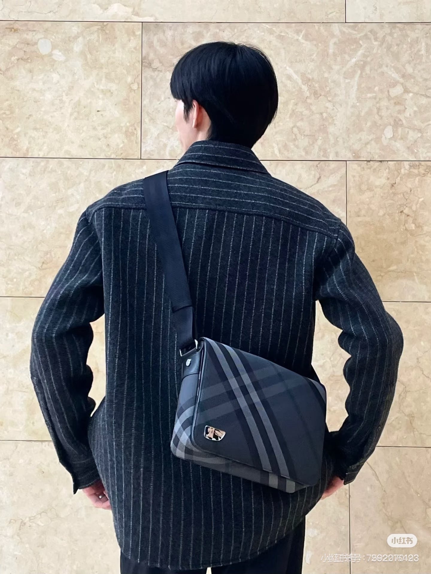 버버리 그리드 메신저백