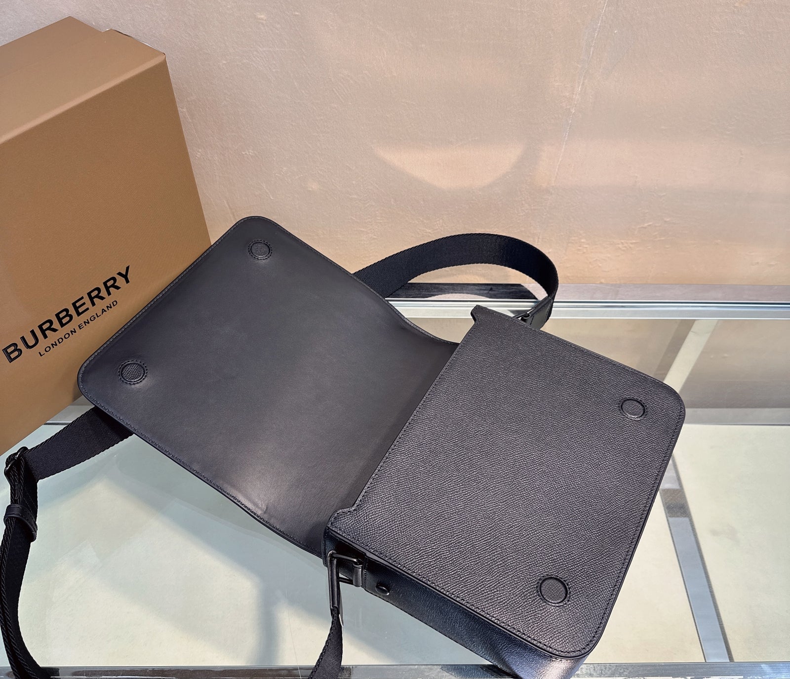 버버리 알프레드 메신저백