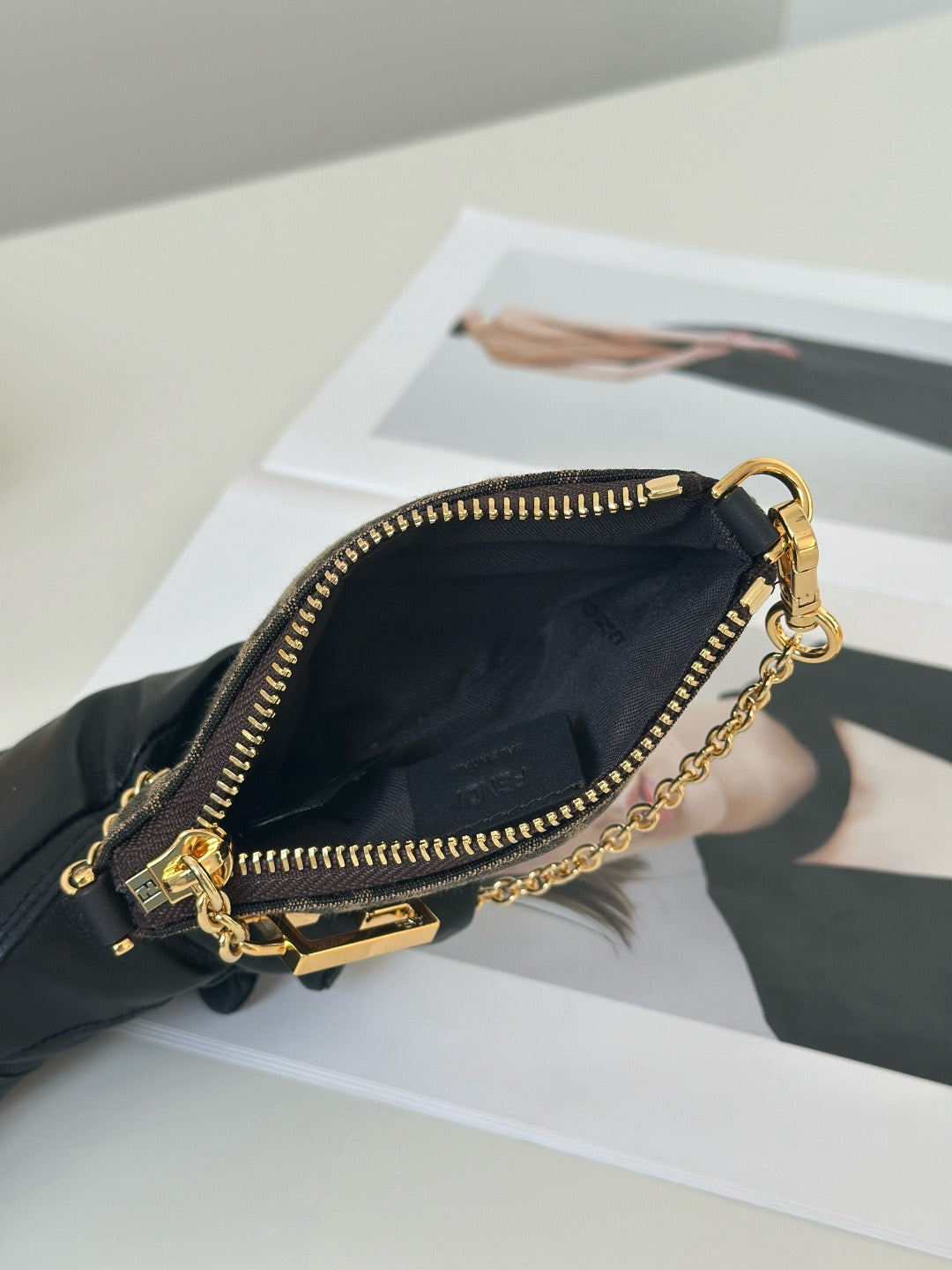 펜디 바게트 체인 파우치