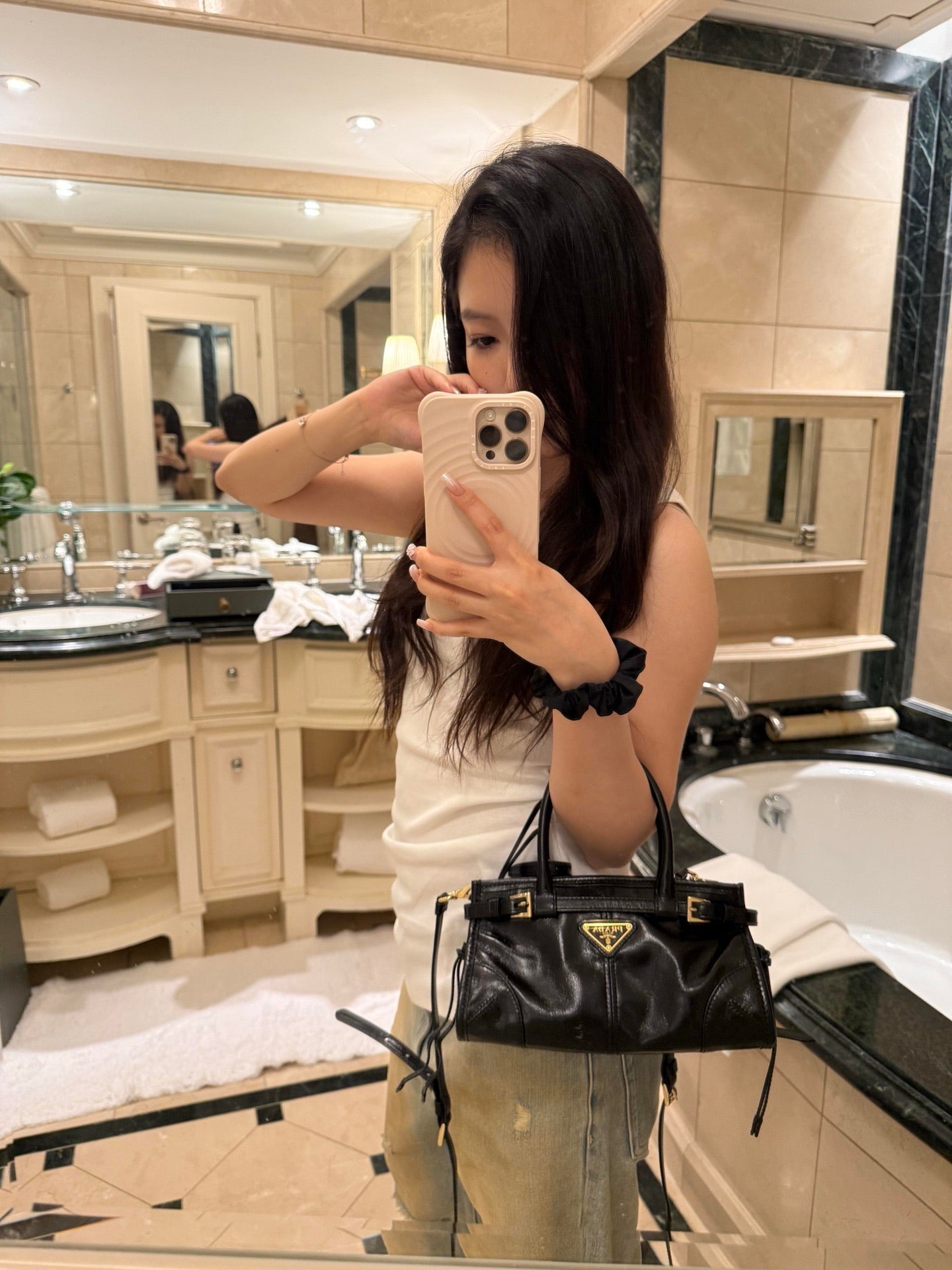 프라다 보니 레더 미니 핸드백