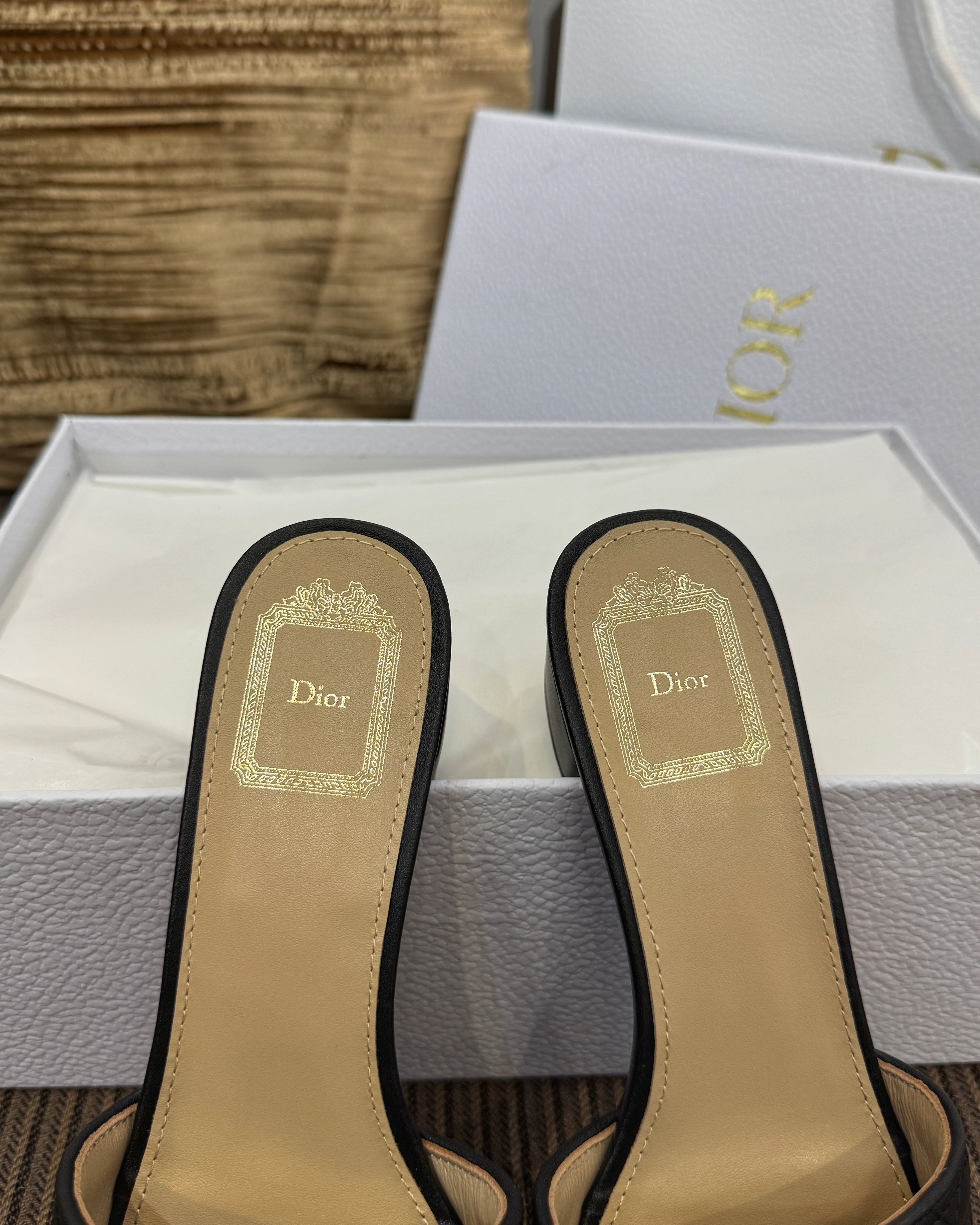 디올 까나쥬 힐 슬라이드