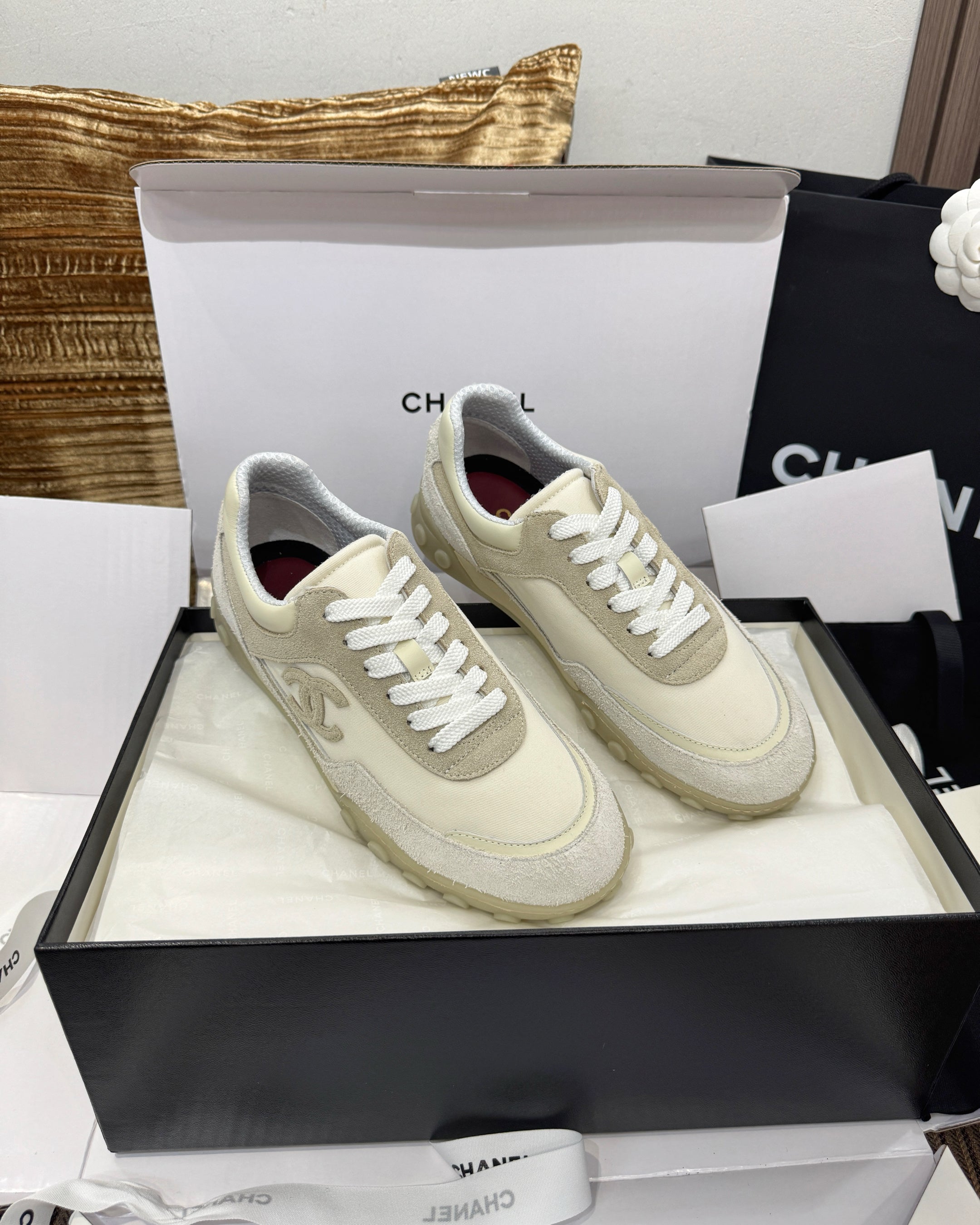 C 26S 스웨이드 스니커즈