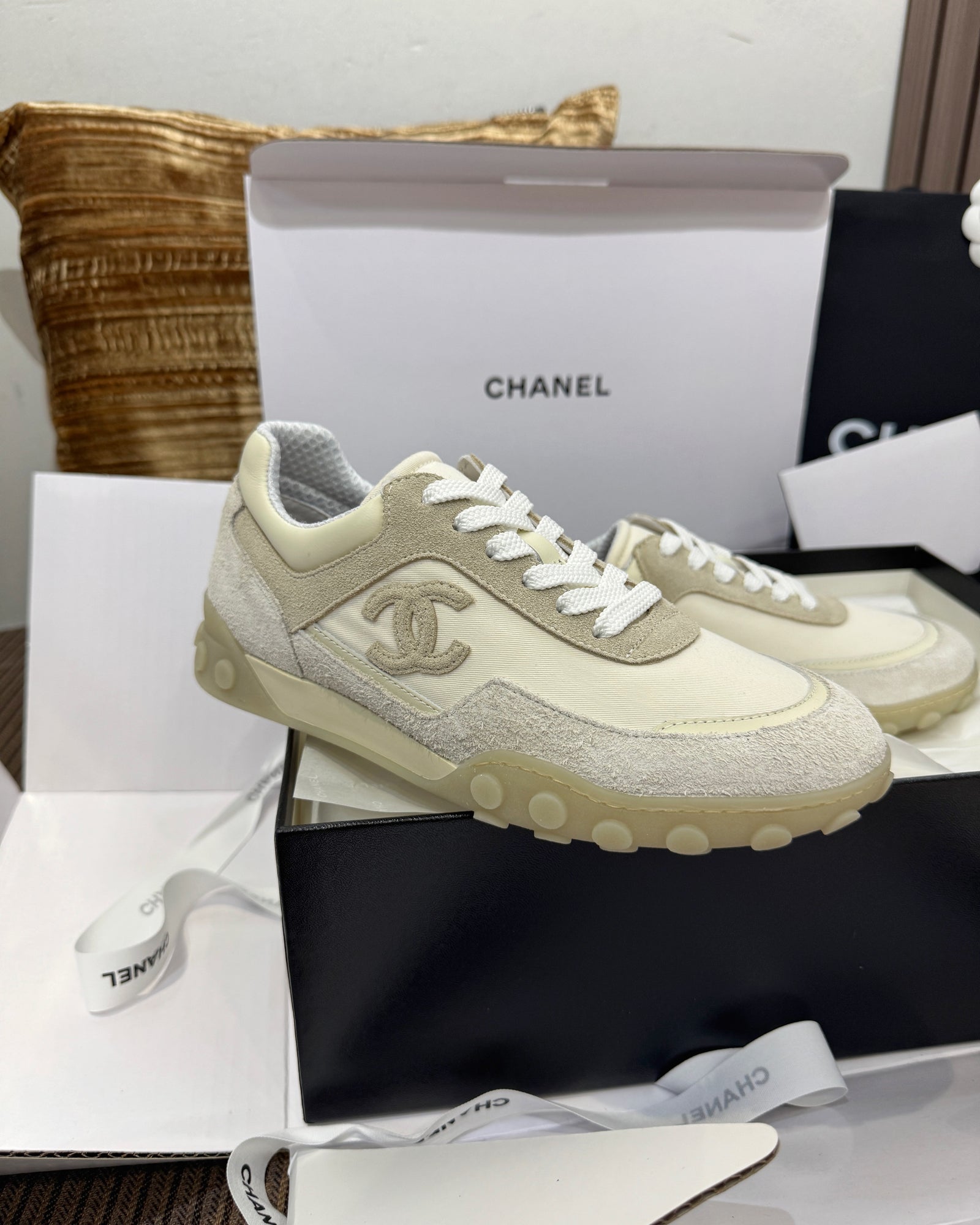 C 26S 스웨이드 스니커즈