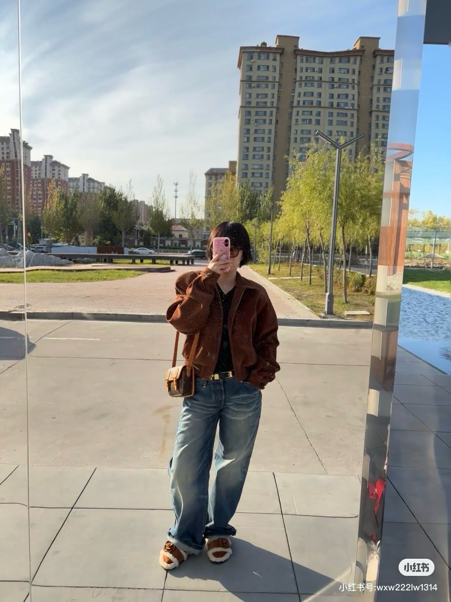 루이비통 사첼 웨어러블 월릿