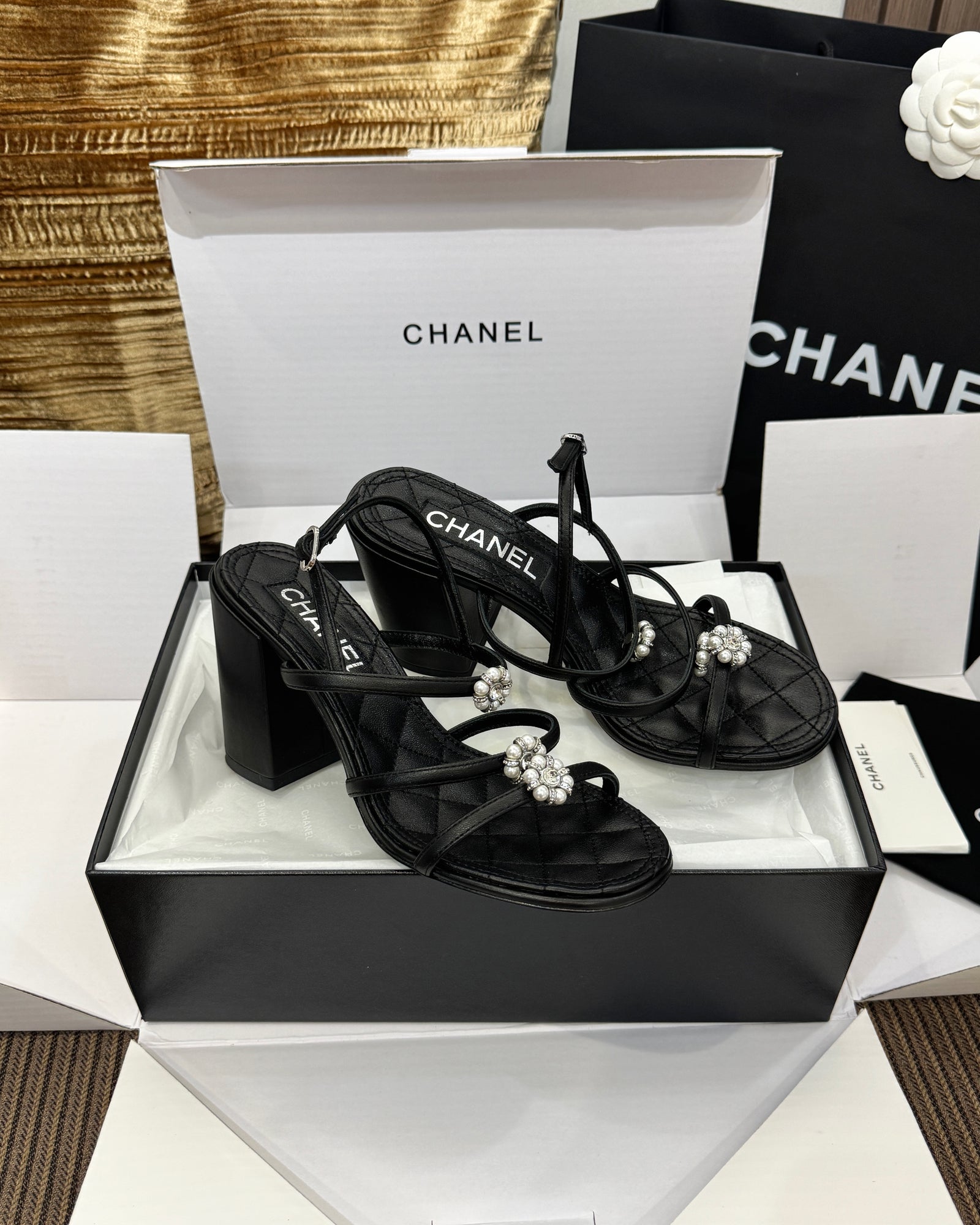 C 라미네이트 램스킨 샌들