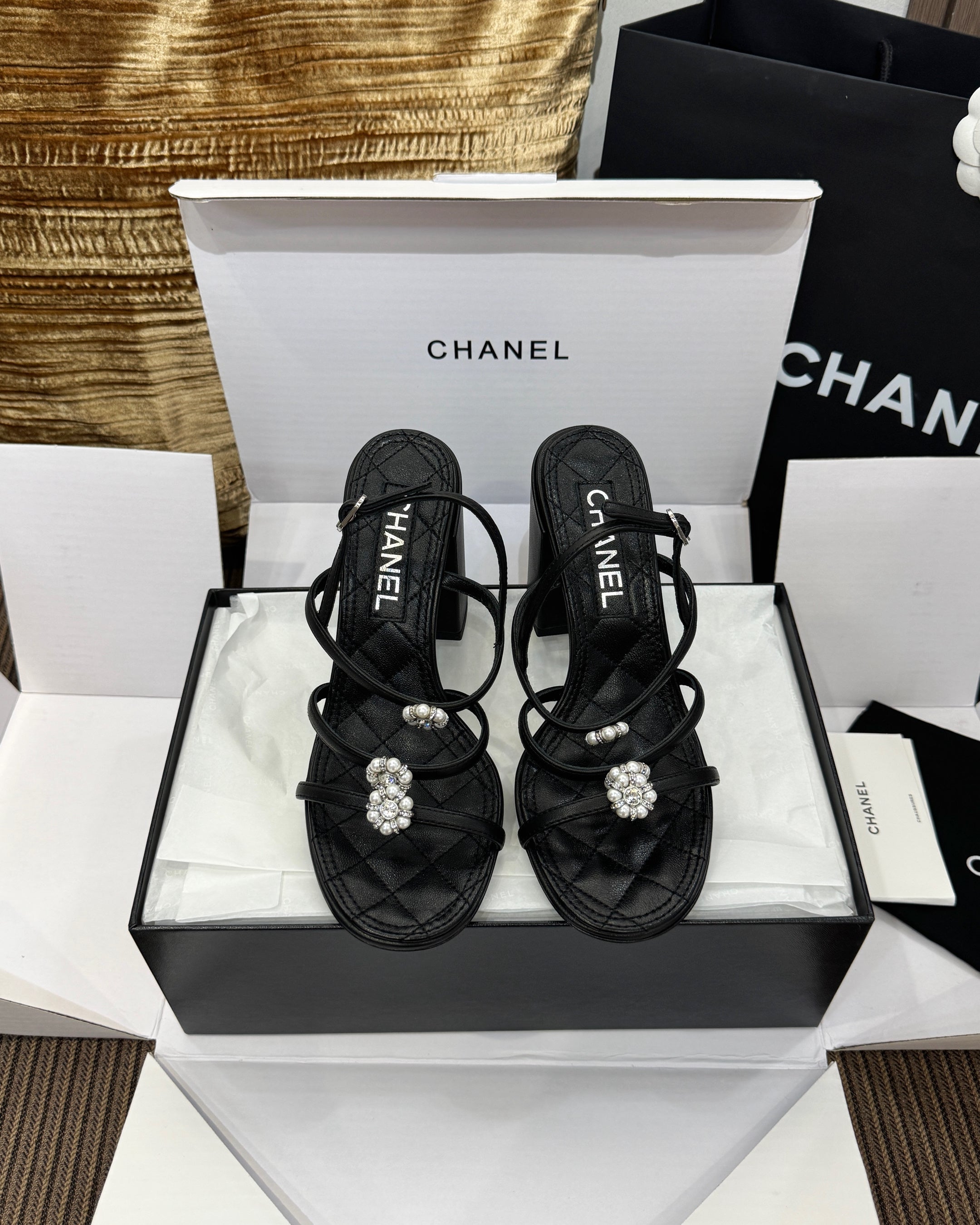 C 라미네이트 램스킨 샌들
