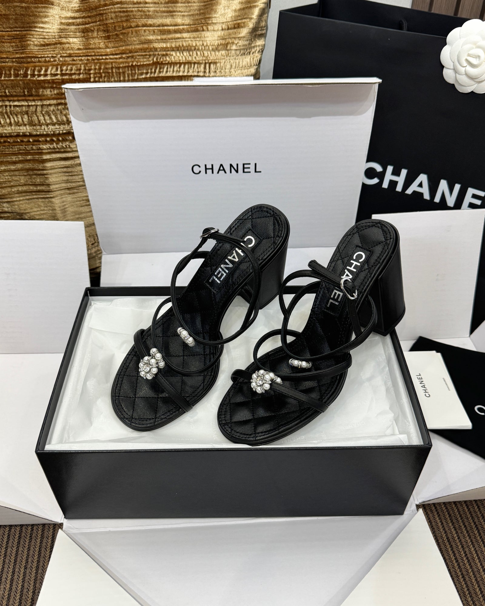 C 라미네이트 램스킨 샌들