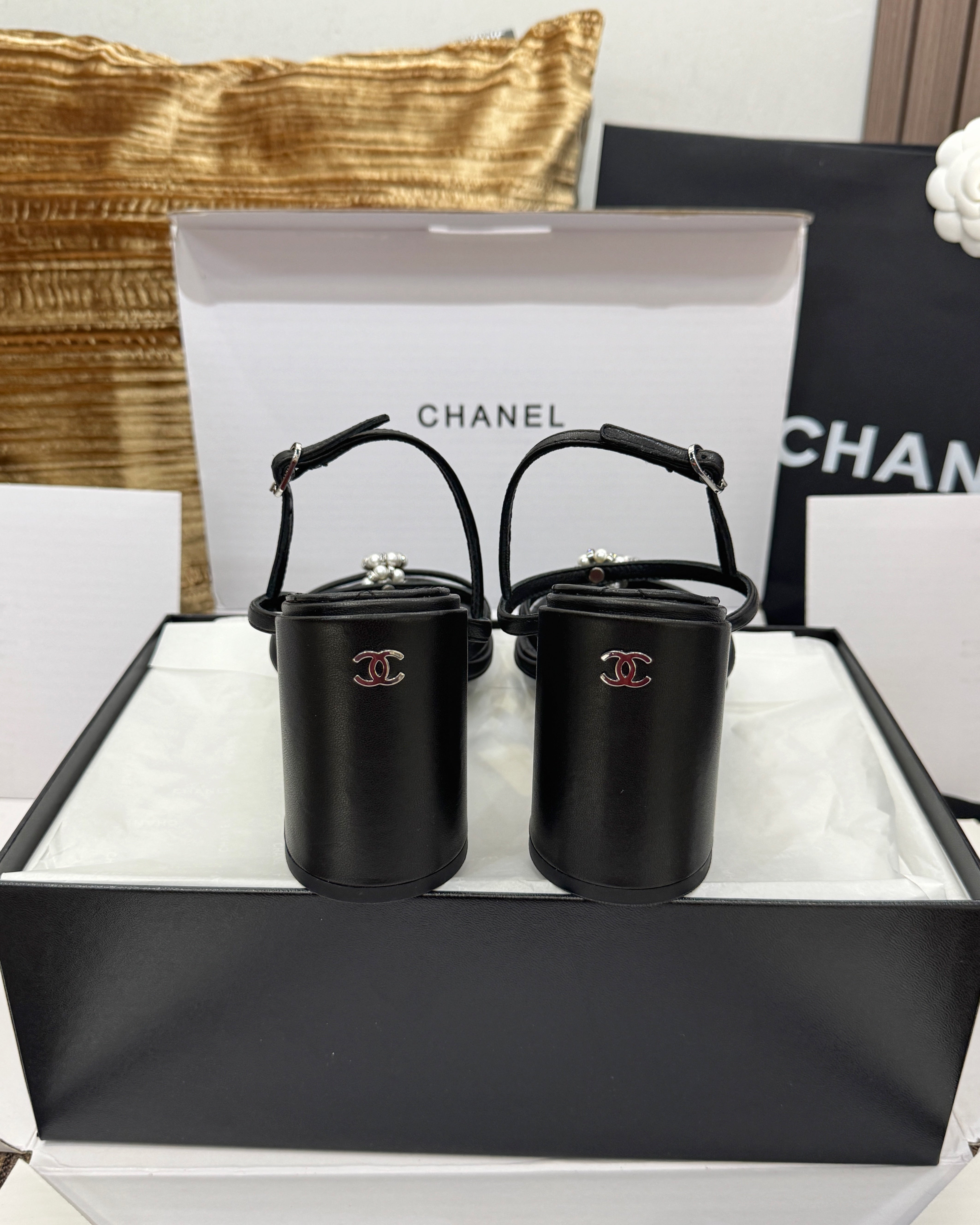 C 라미네이트 램스킨 샌들